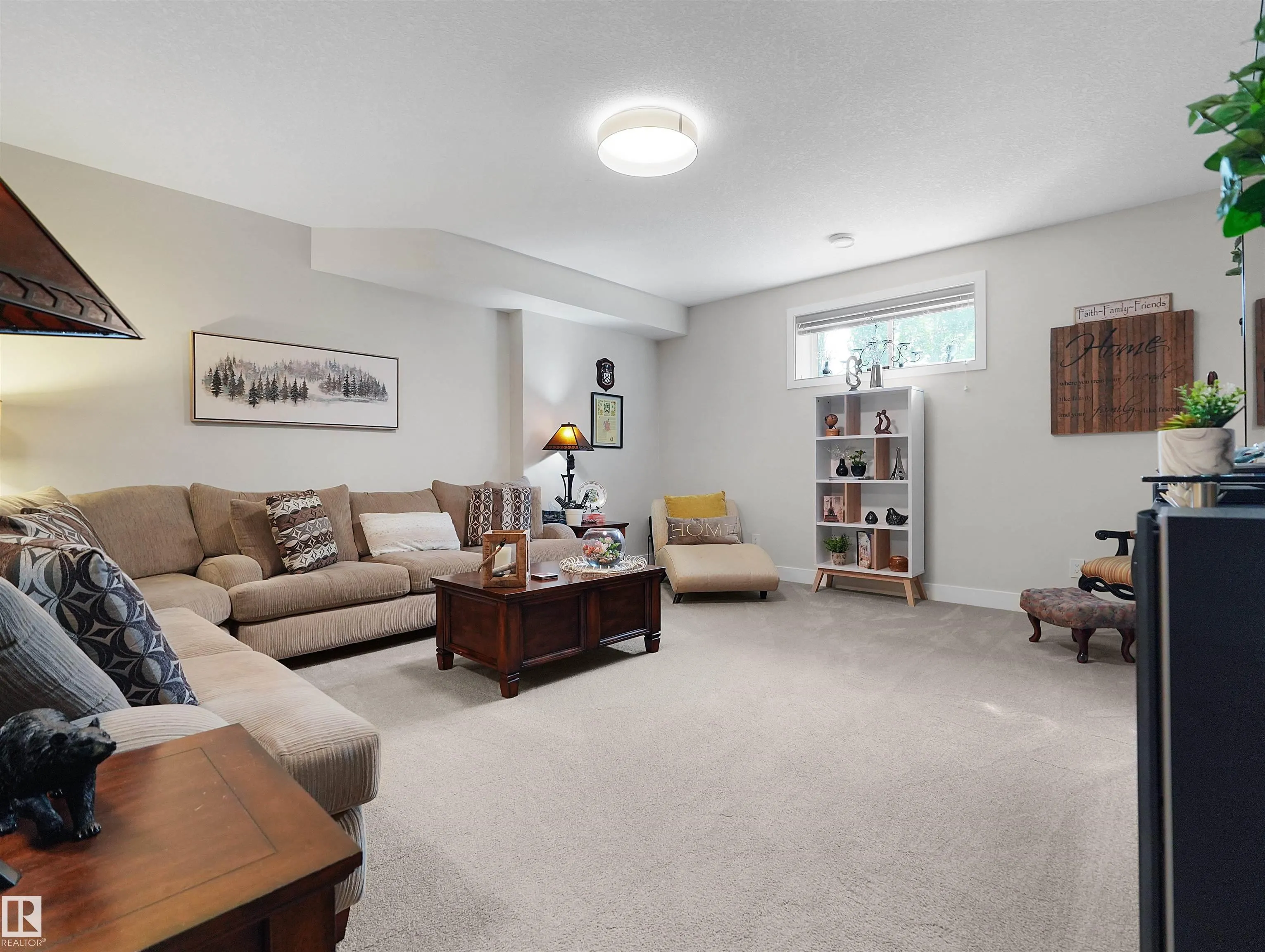 904 WOOD Place