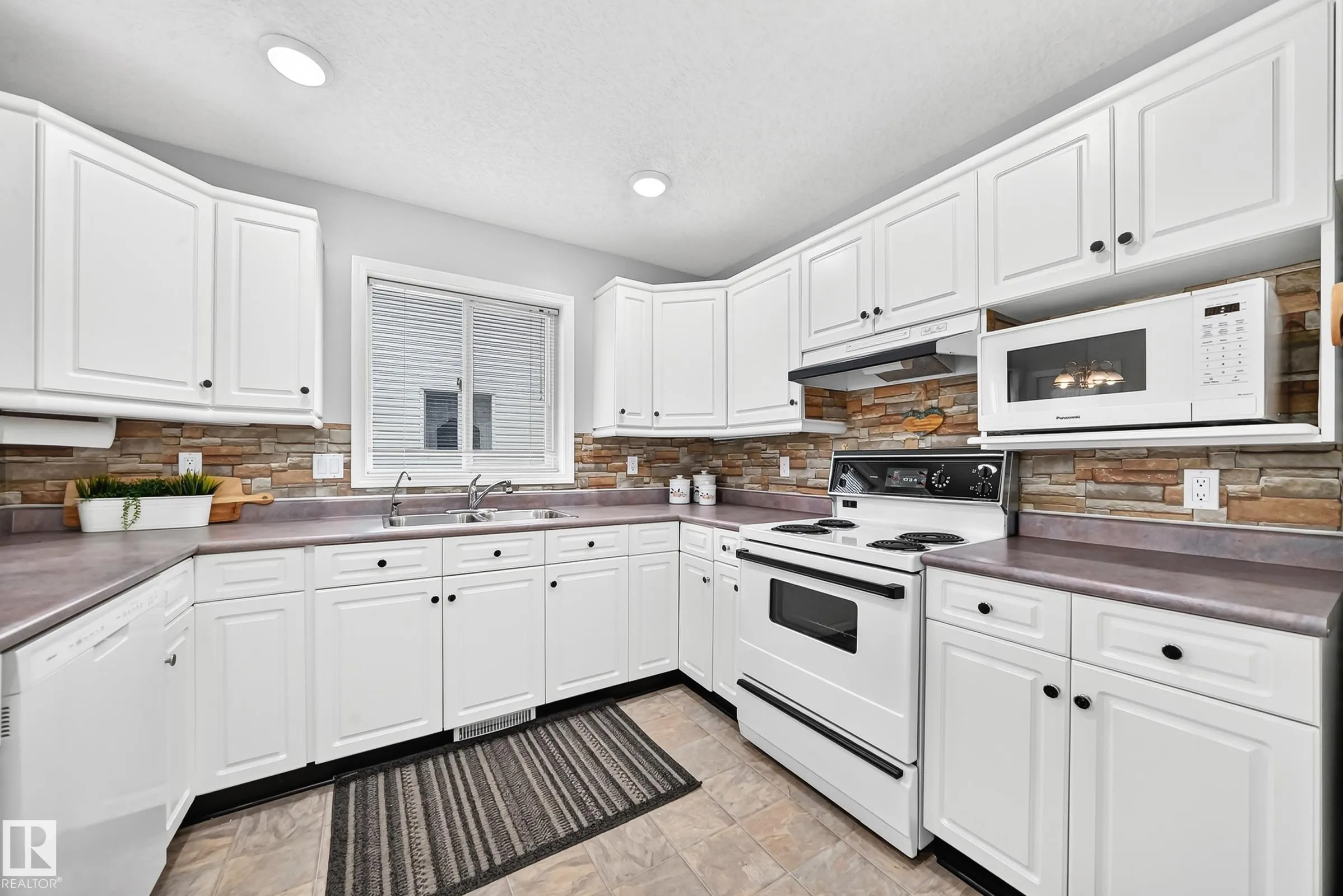 104 MAISONETTE Village