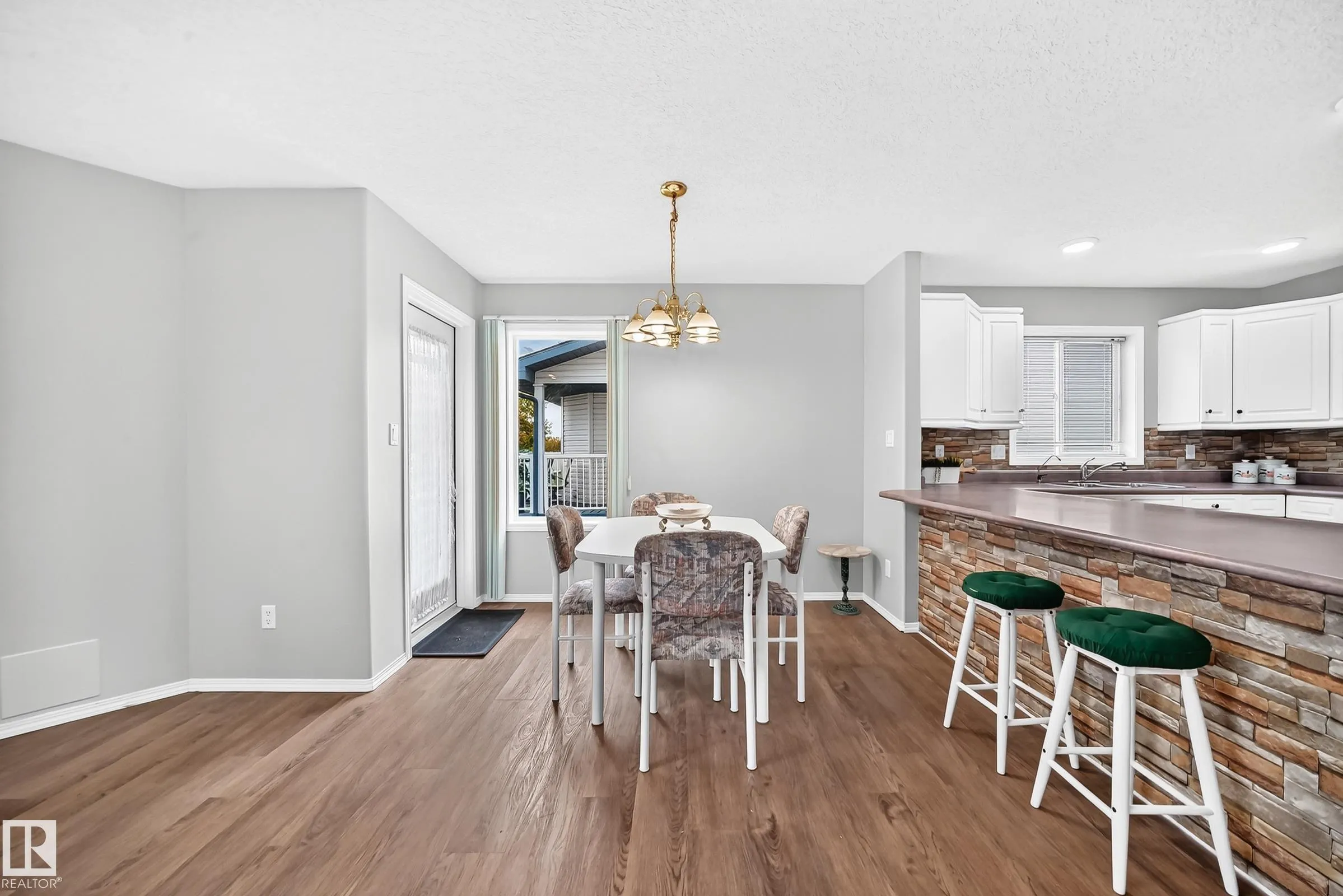 104 MAISONETTE Village