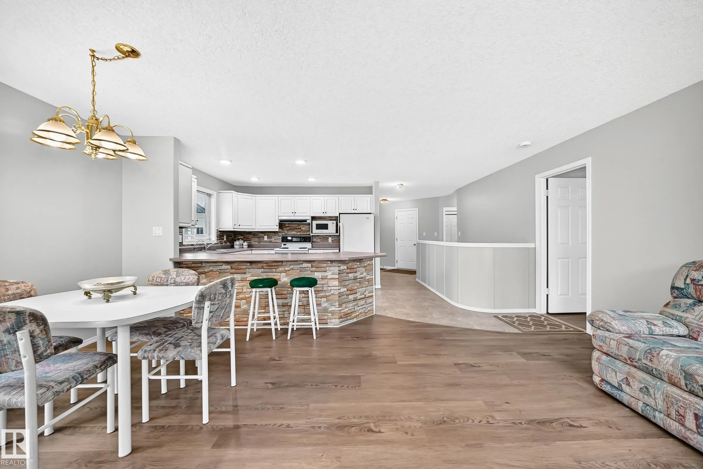 104 MAISONETTE Village