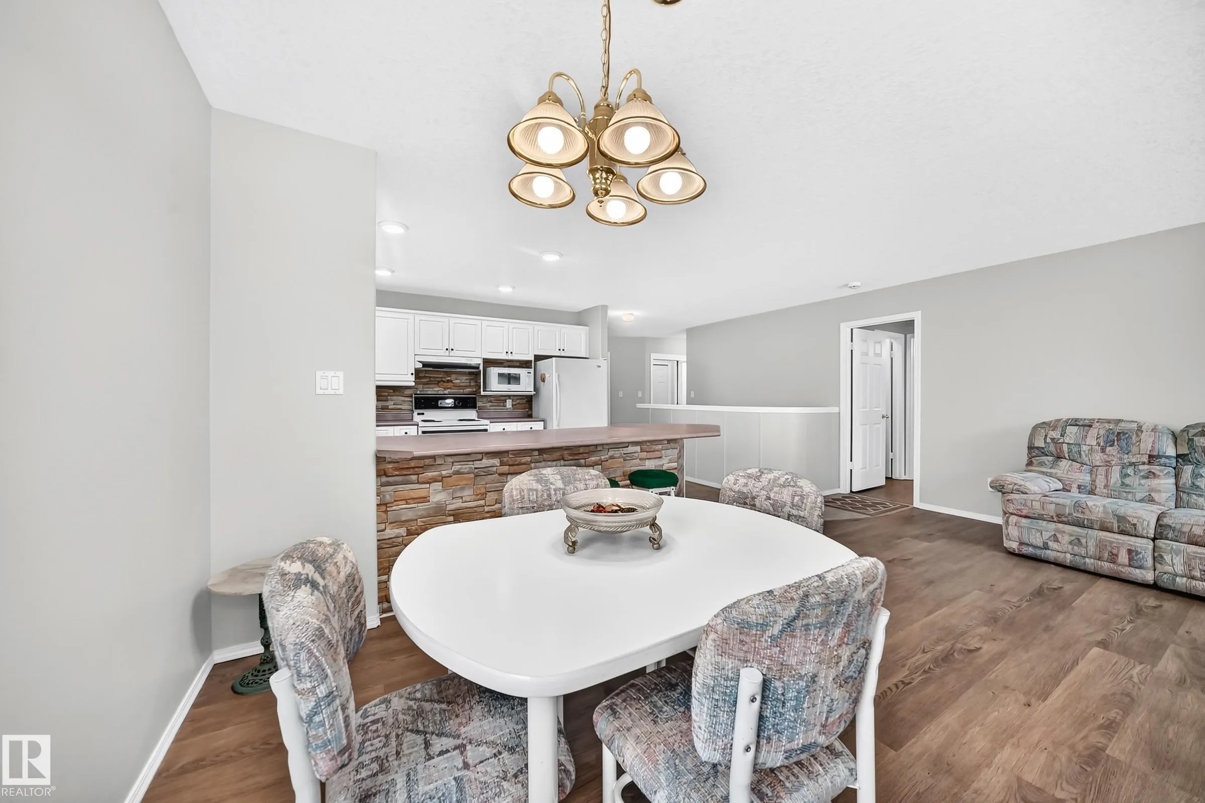 104 MAISONETTE Village