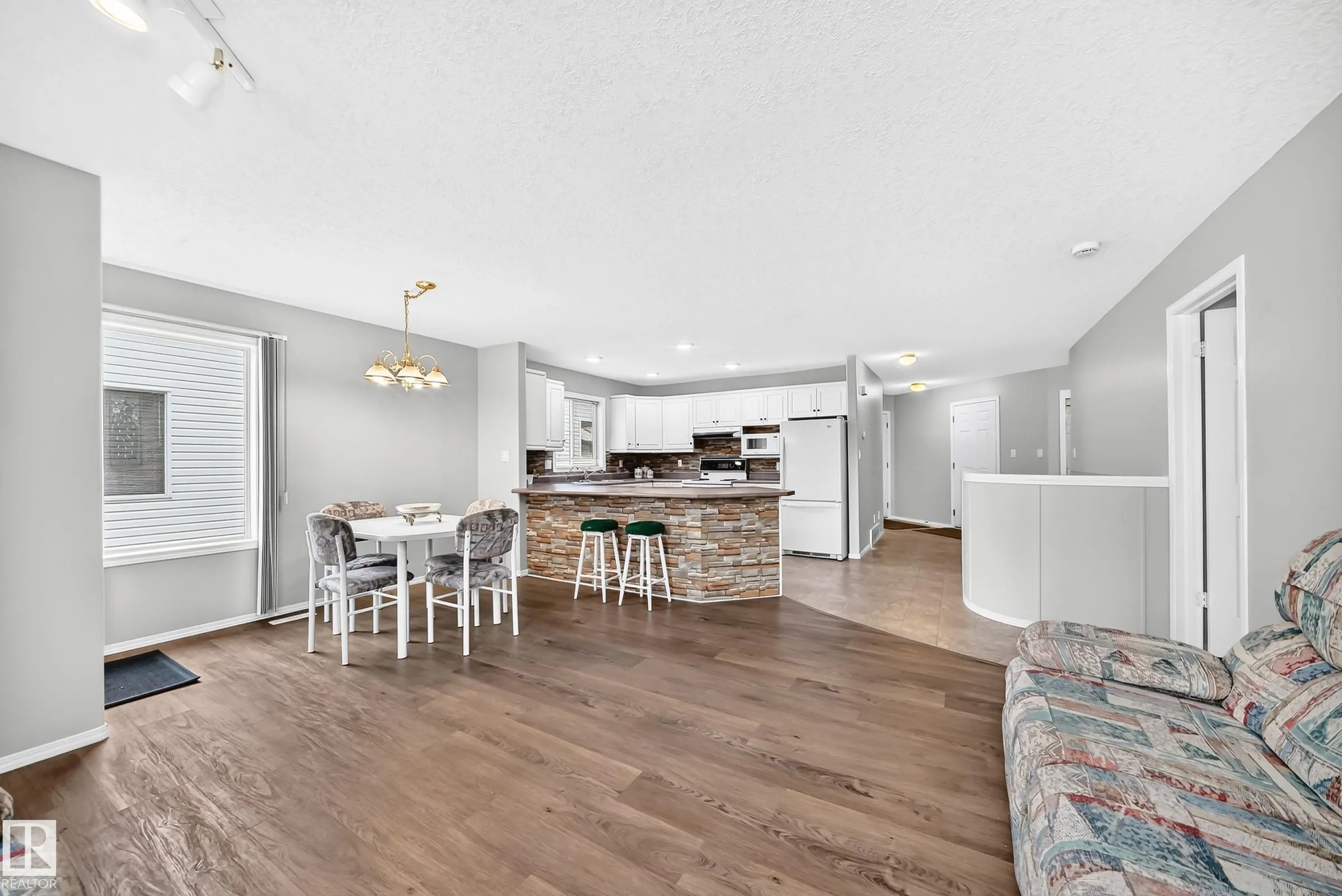 104 MAISONETTE Village