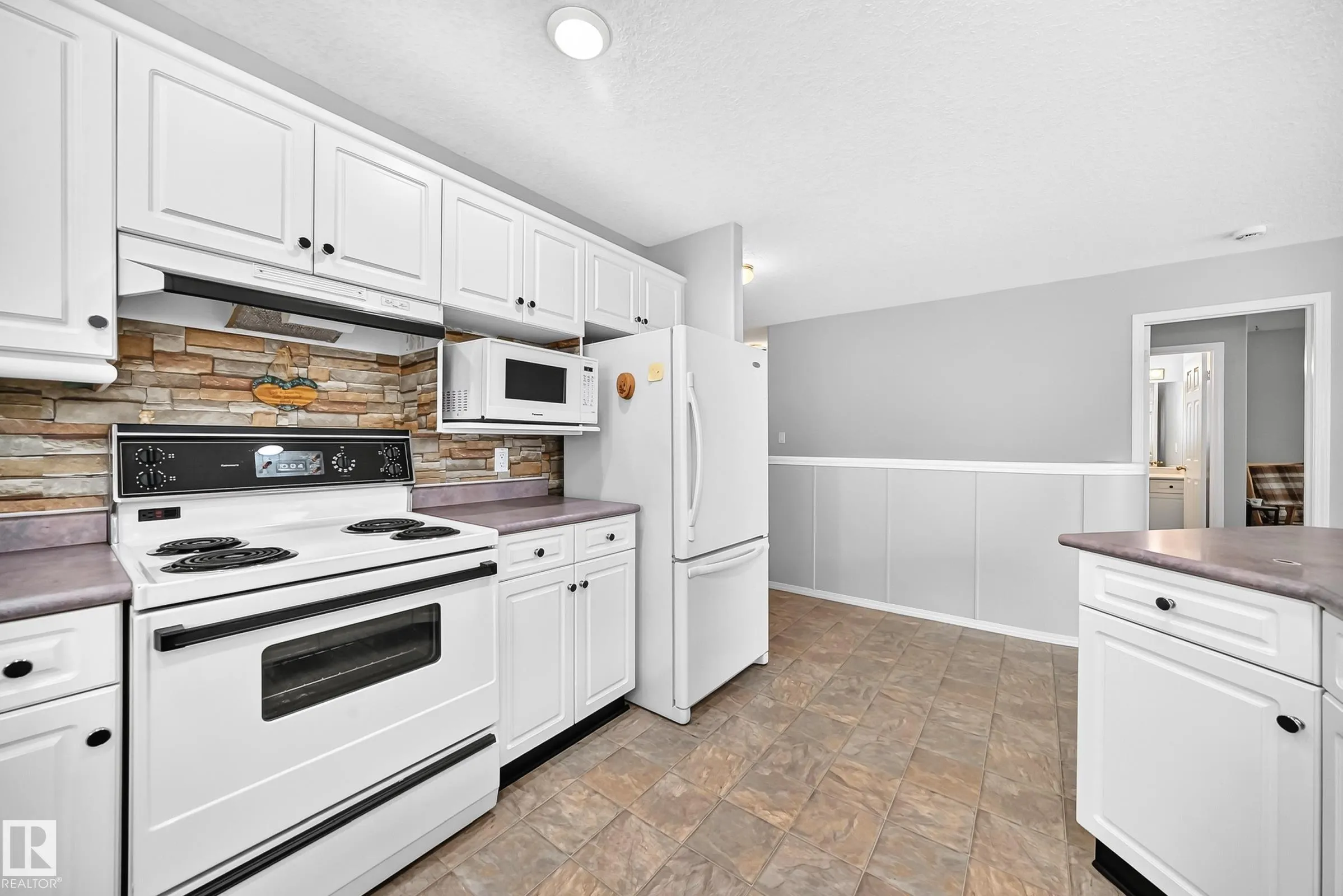 104 MAISONETTE Village