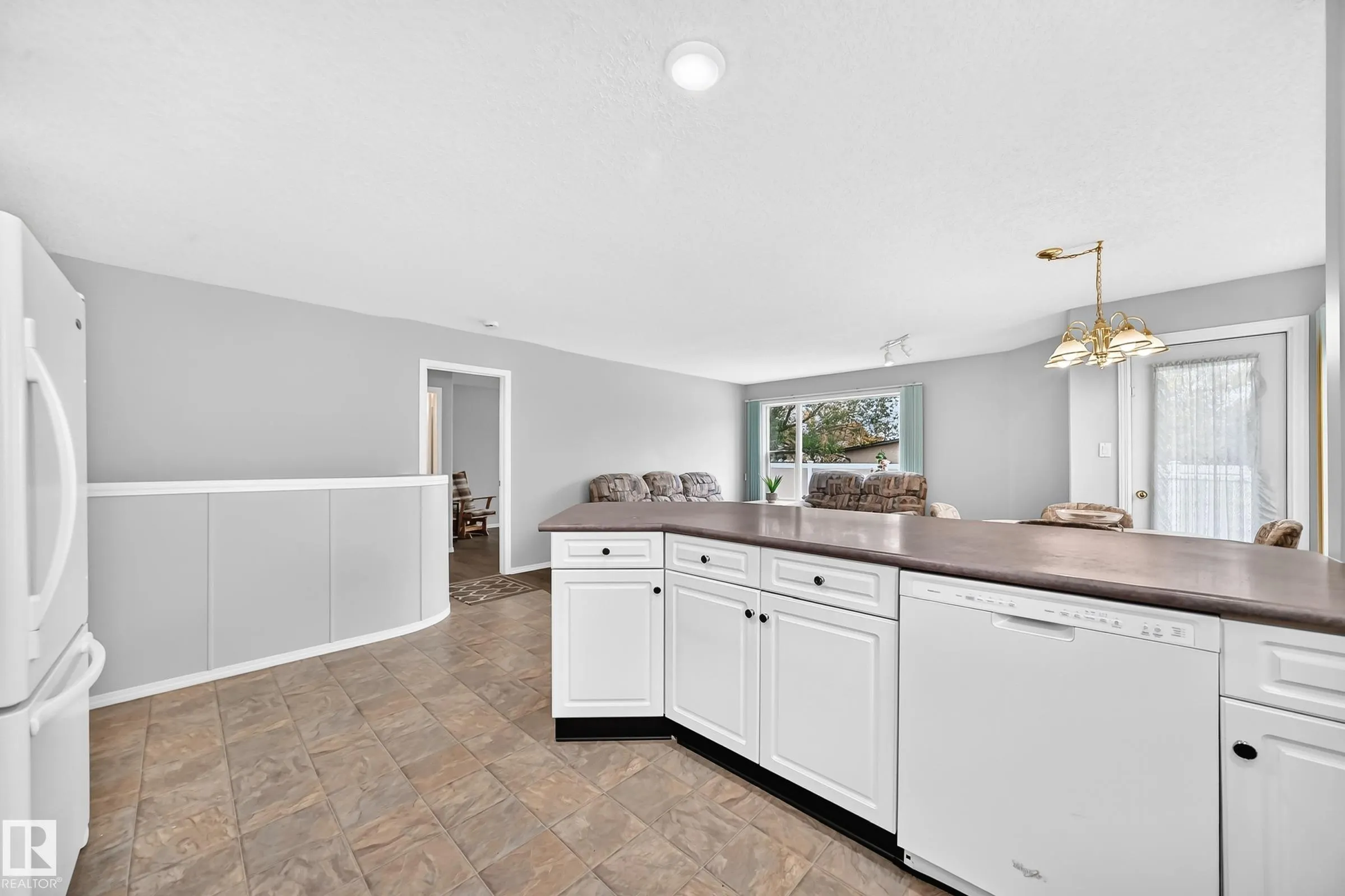 104 MAISONETTE Village