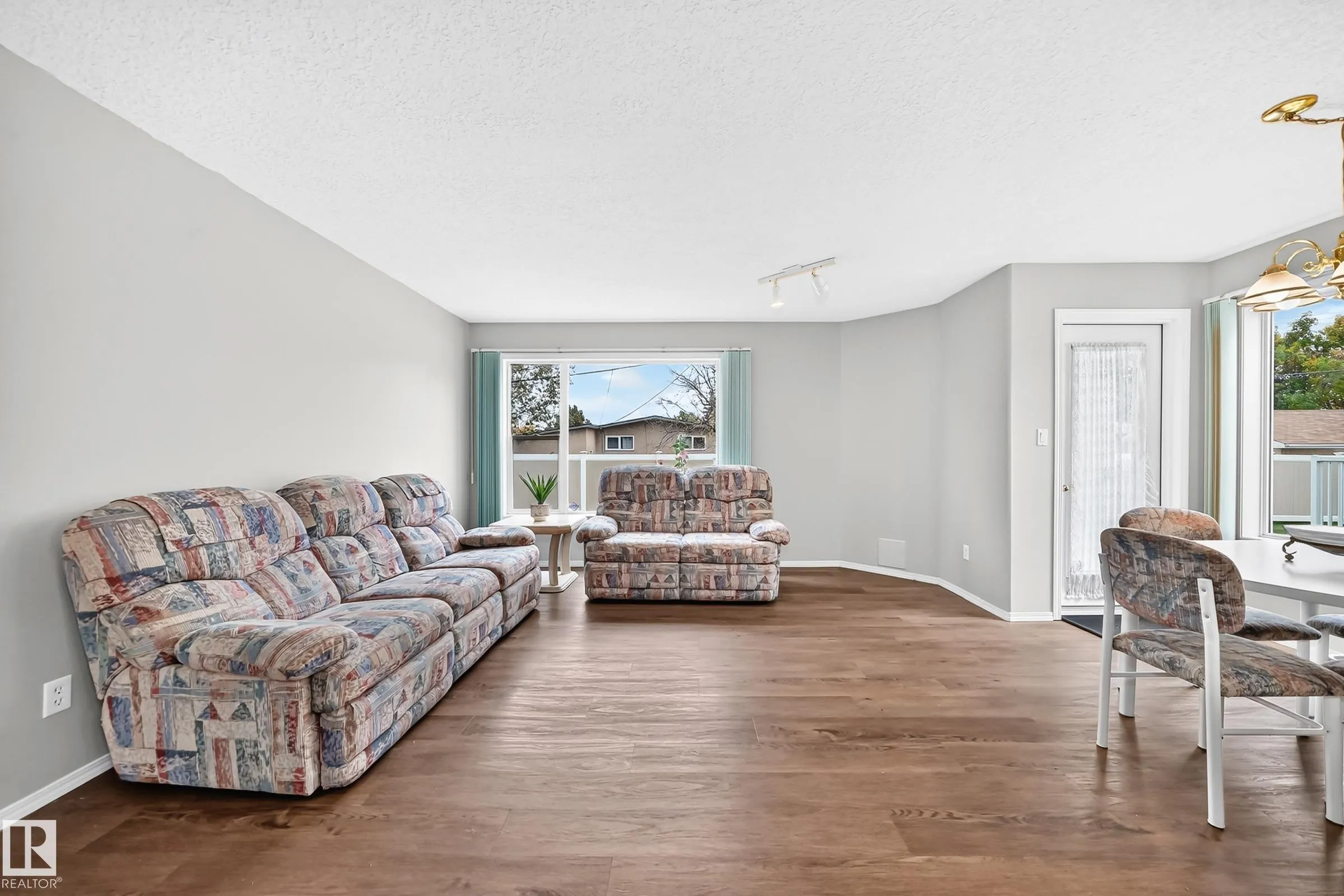 104 MAISONETTE Village