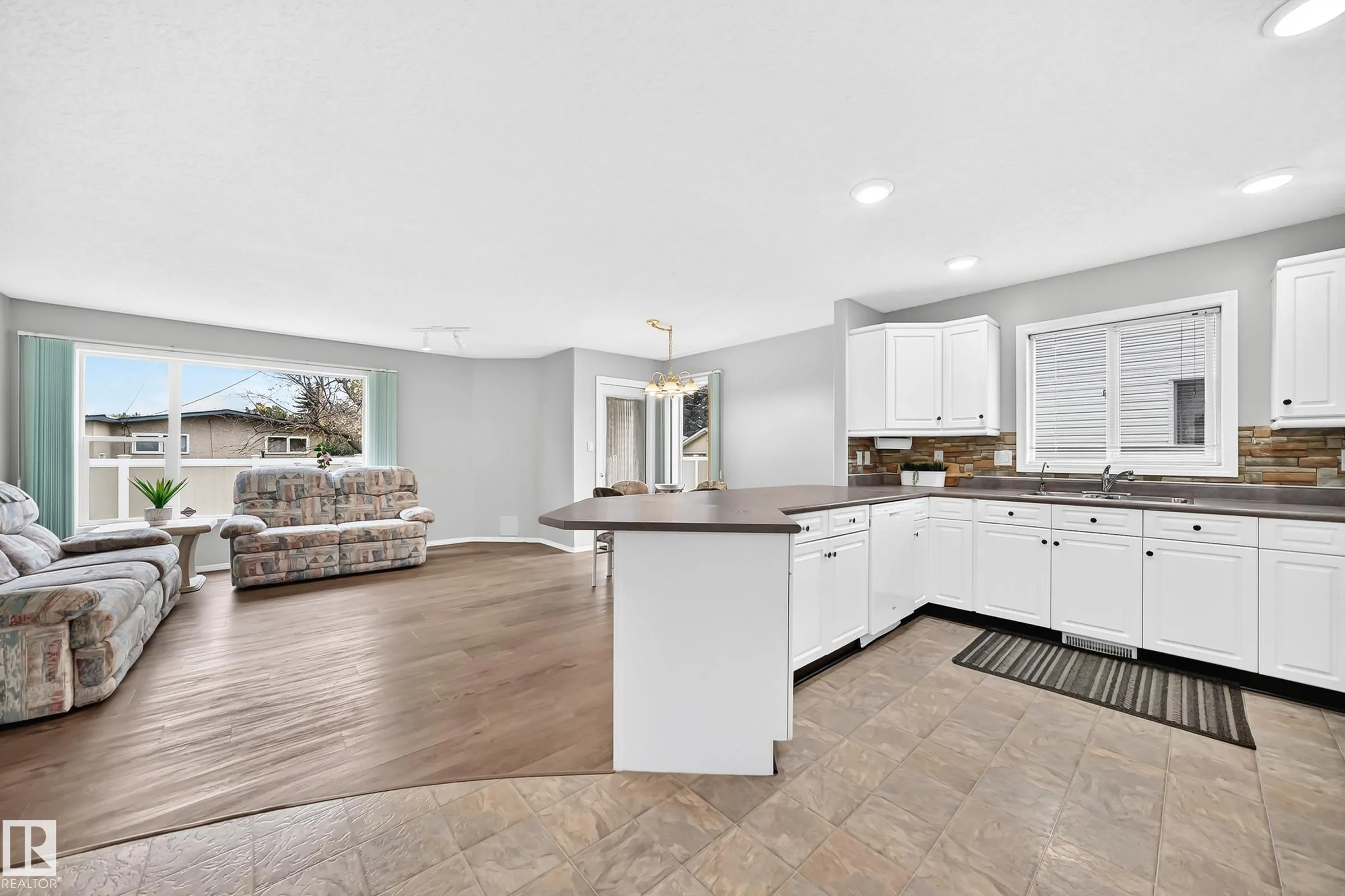 104 MAISONETTE Village