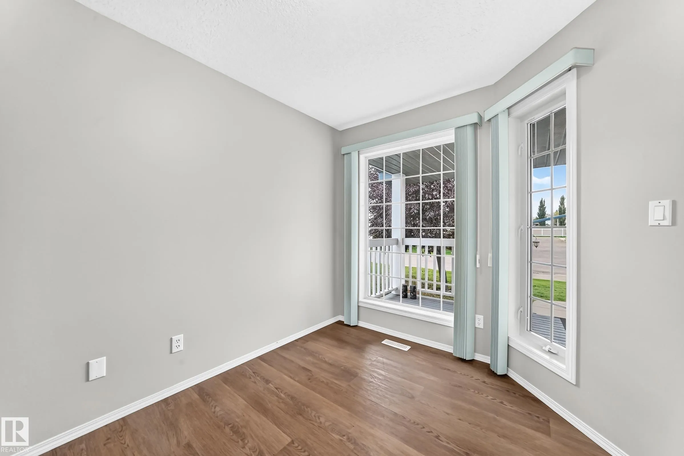 104 MAISONETTE Village
