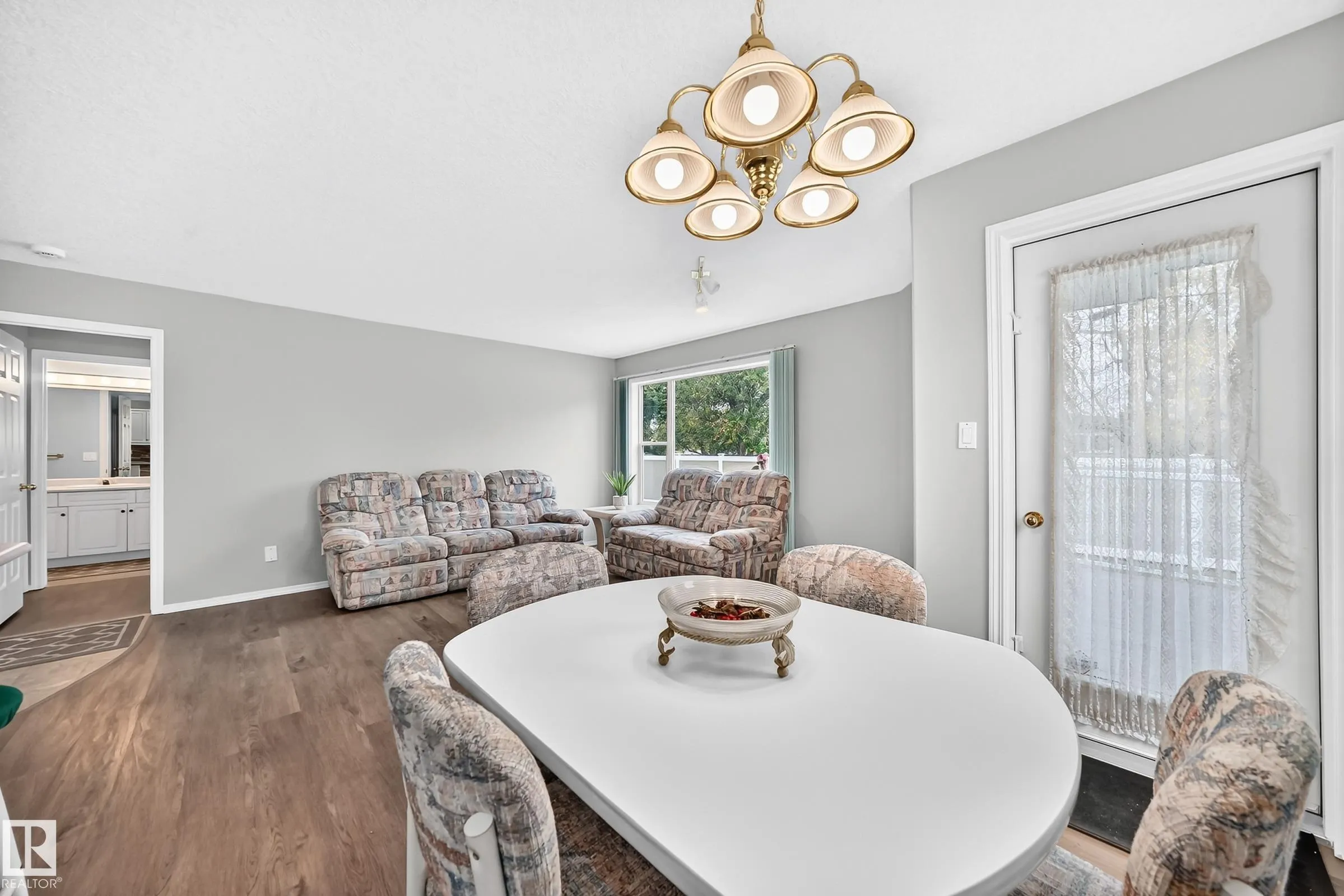 104 MAISONETTE Village
