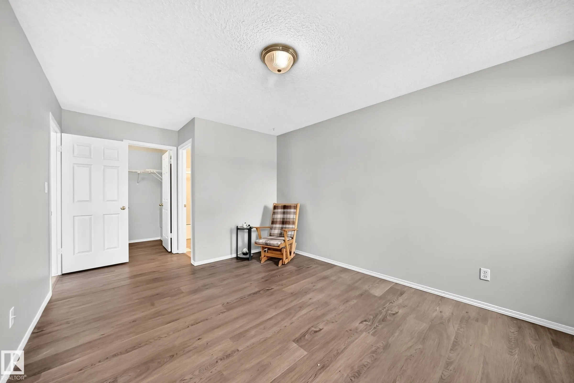 104 MAISONETTE Village
