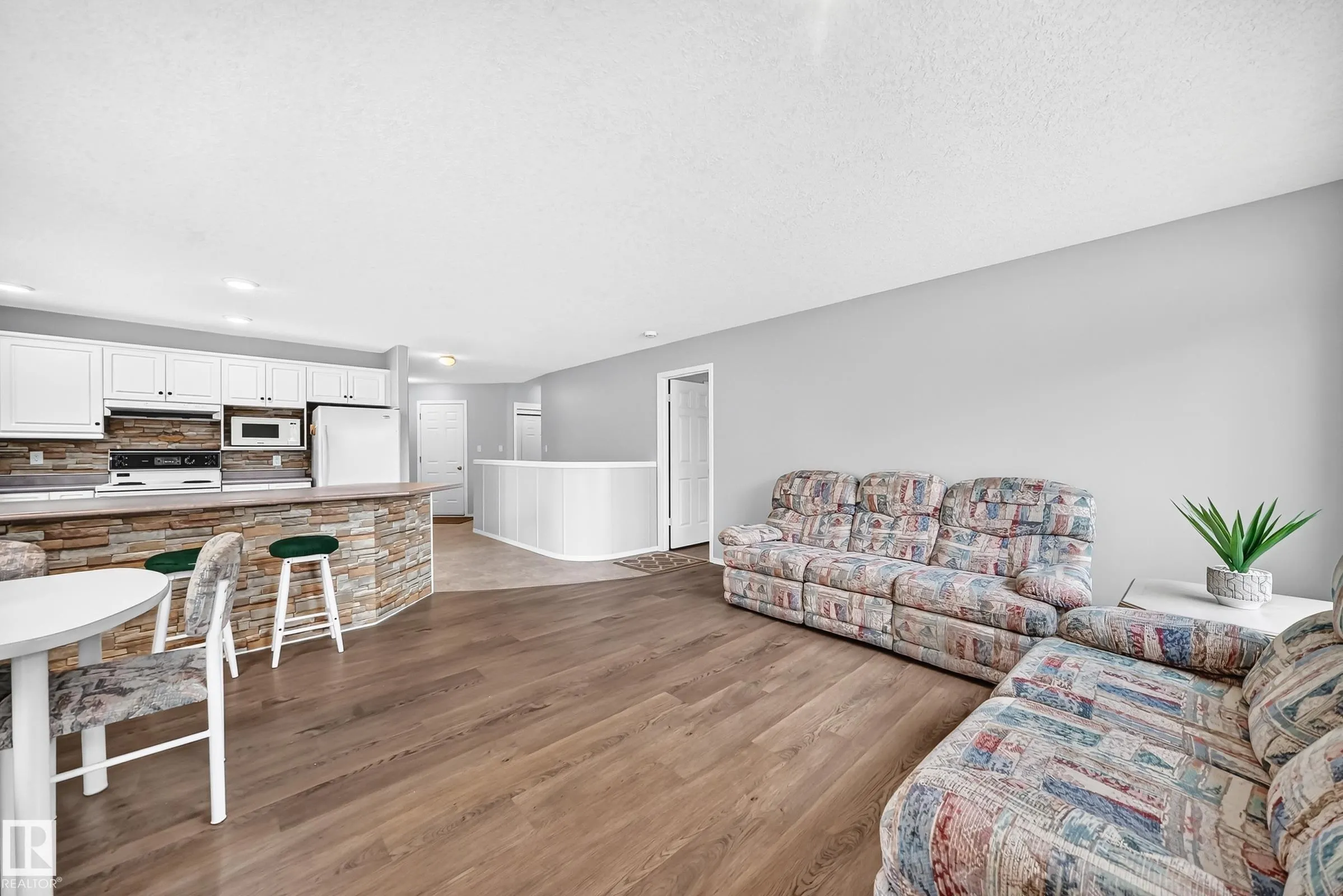 104 MAISONETTE Village