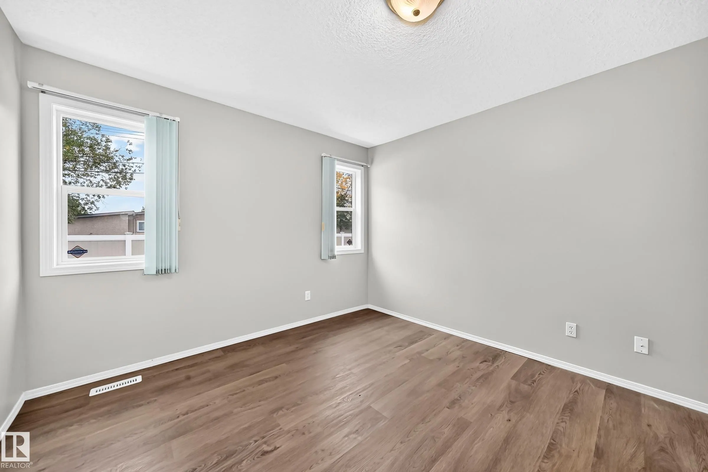 104 MAISONETTE Village