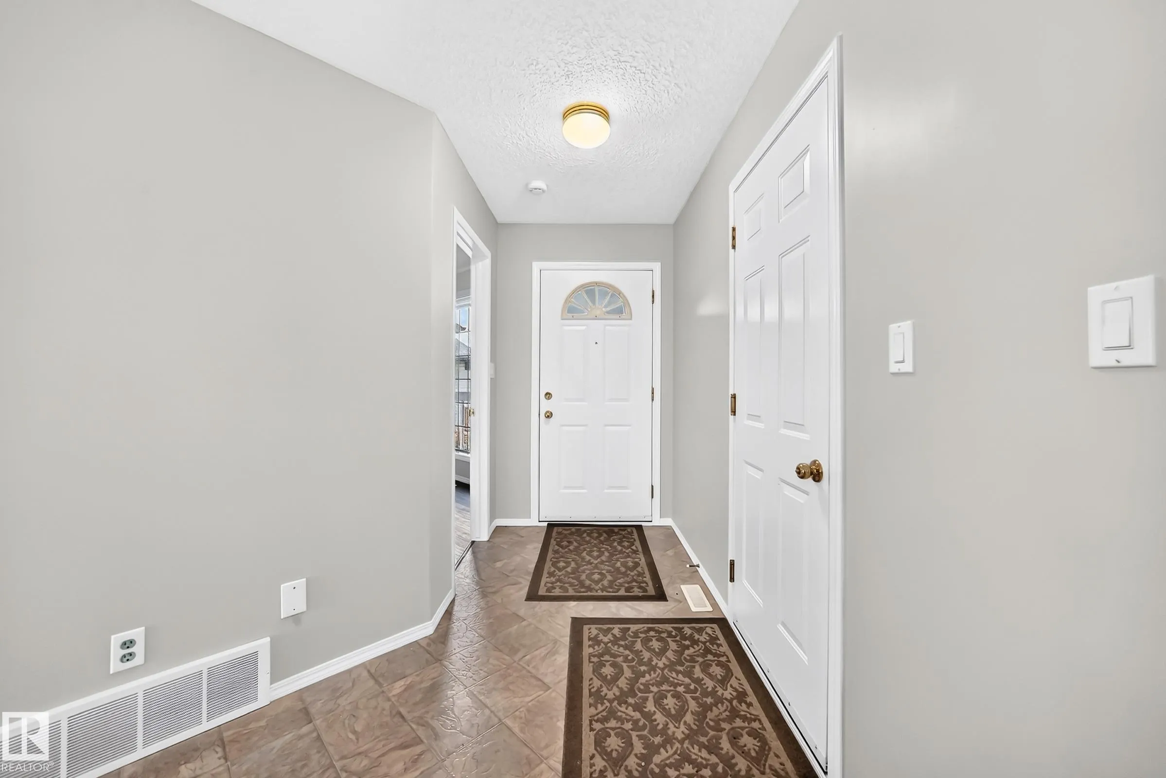 104 MAISONETTE Village