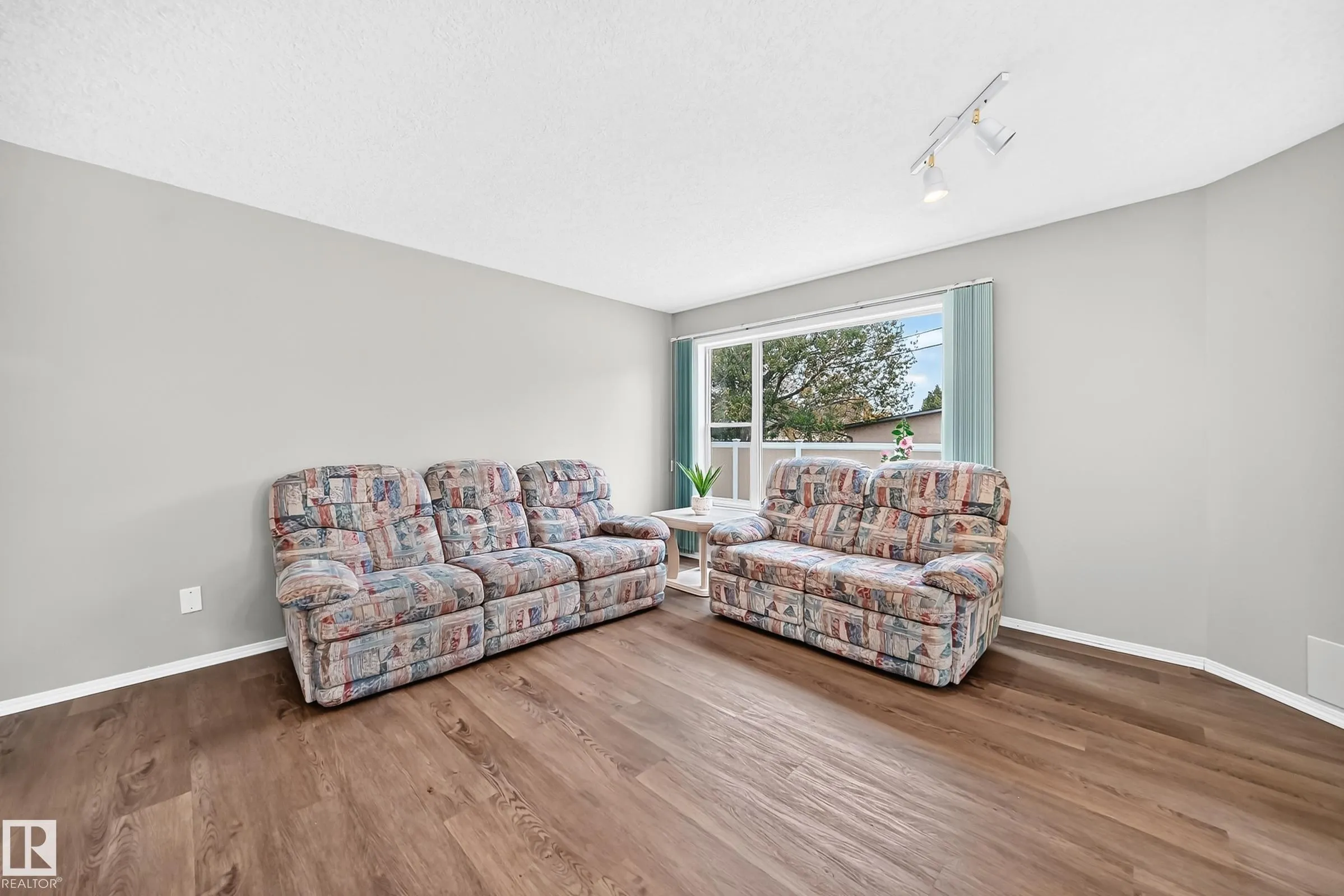 104 MAISONETTE Village