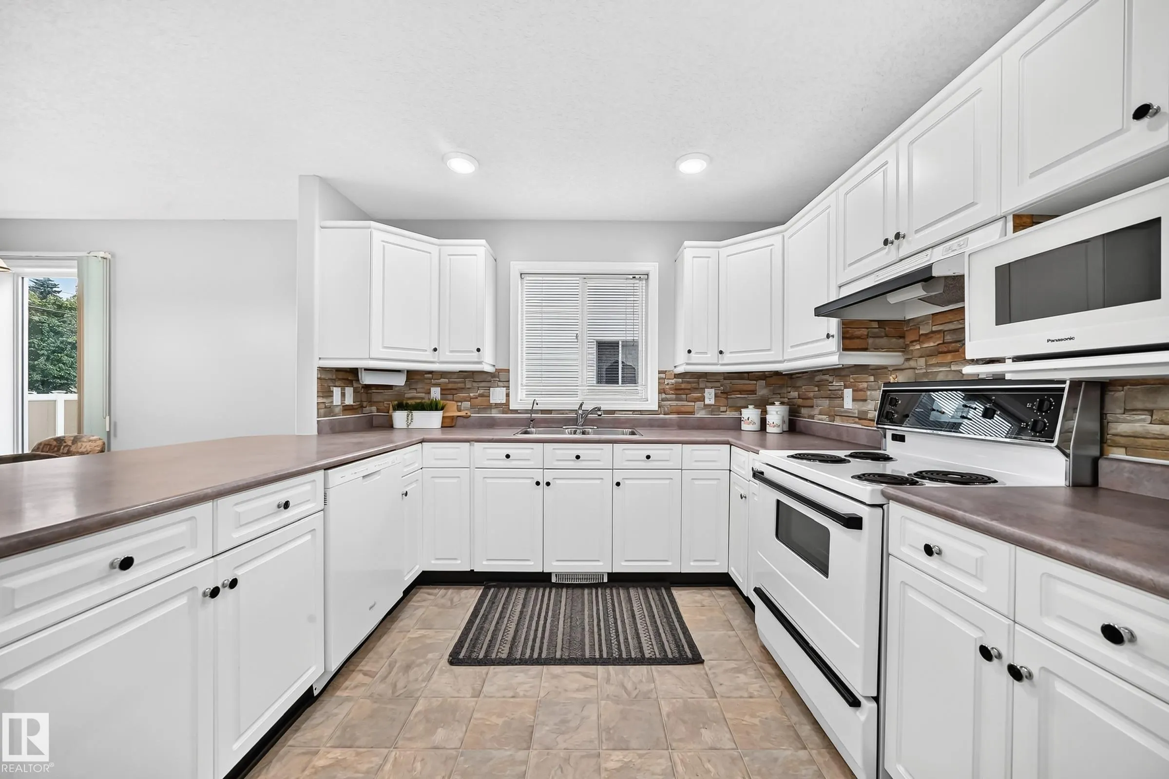 104 MAISONETTE Village