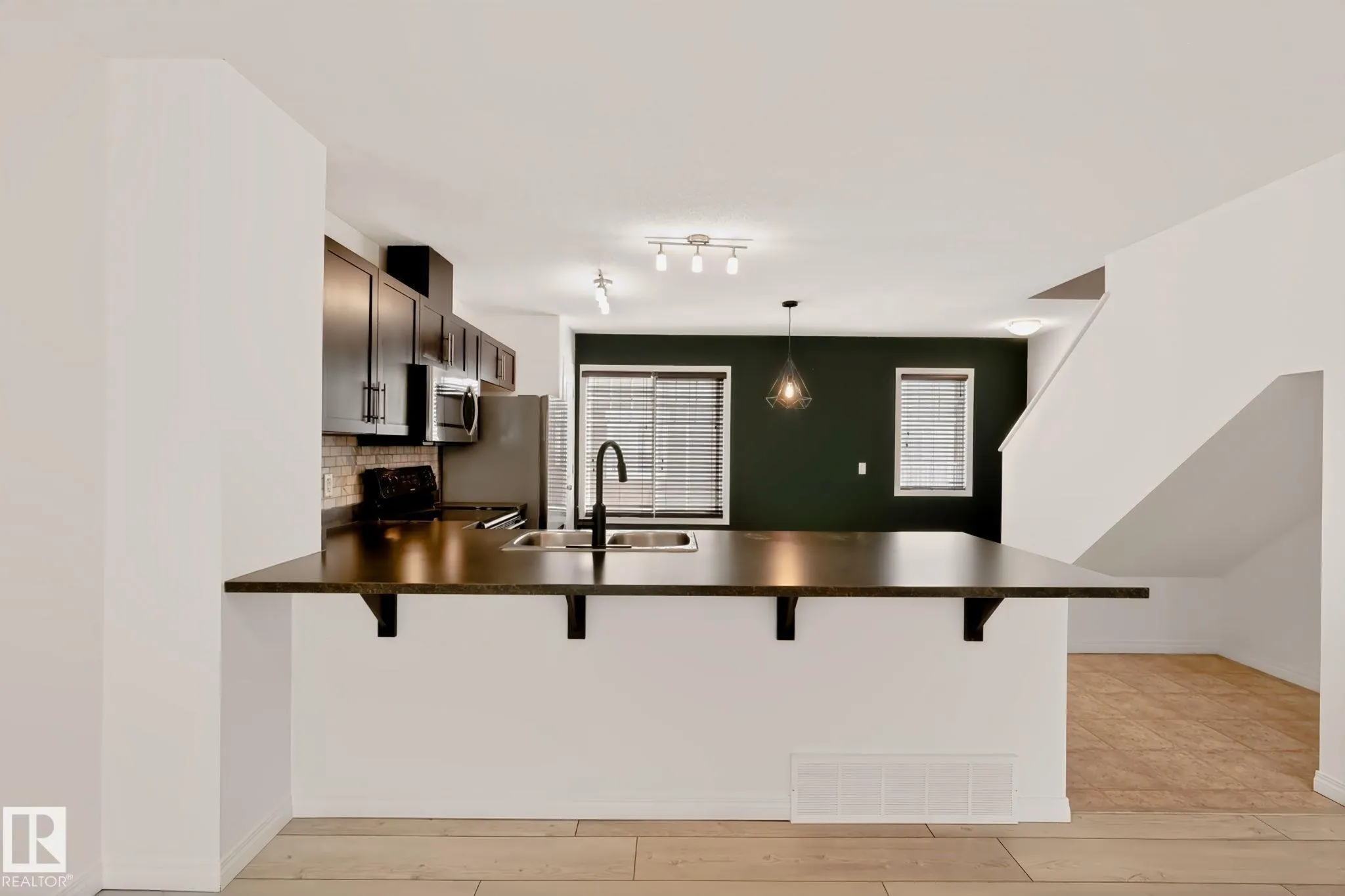 450 HEMINGWAY Road