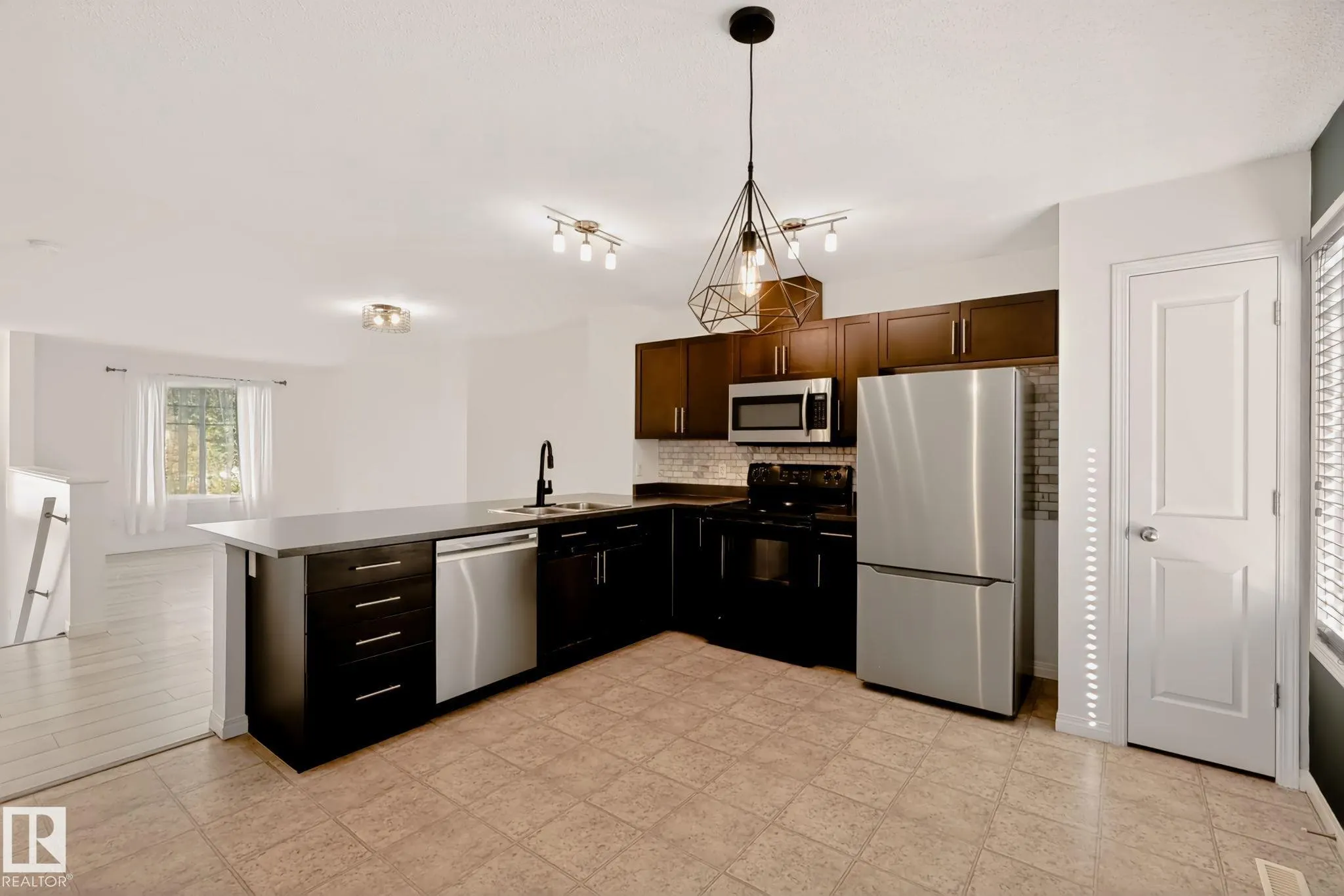 450 HEMINGWAY Road