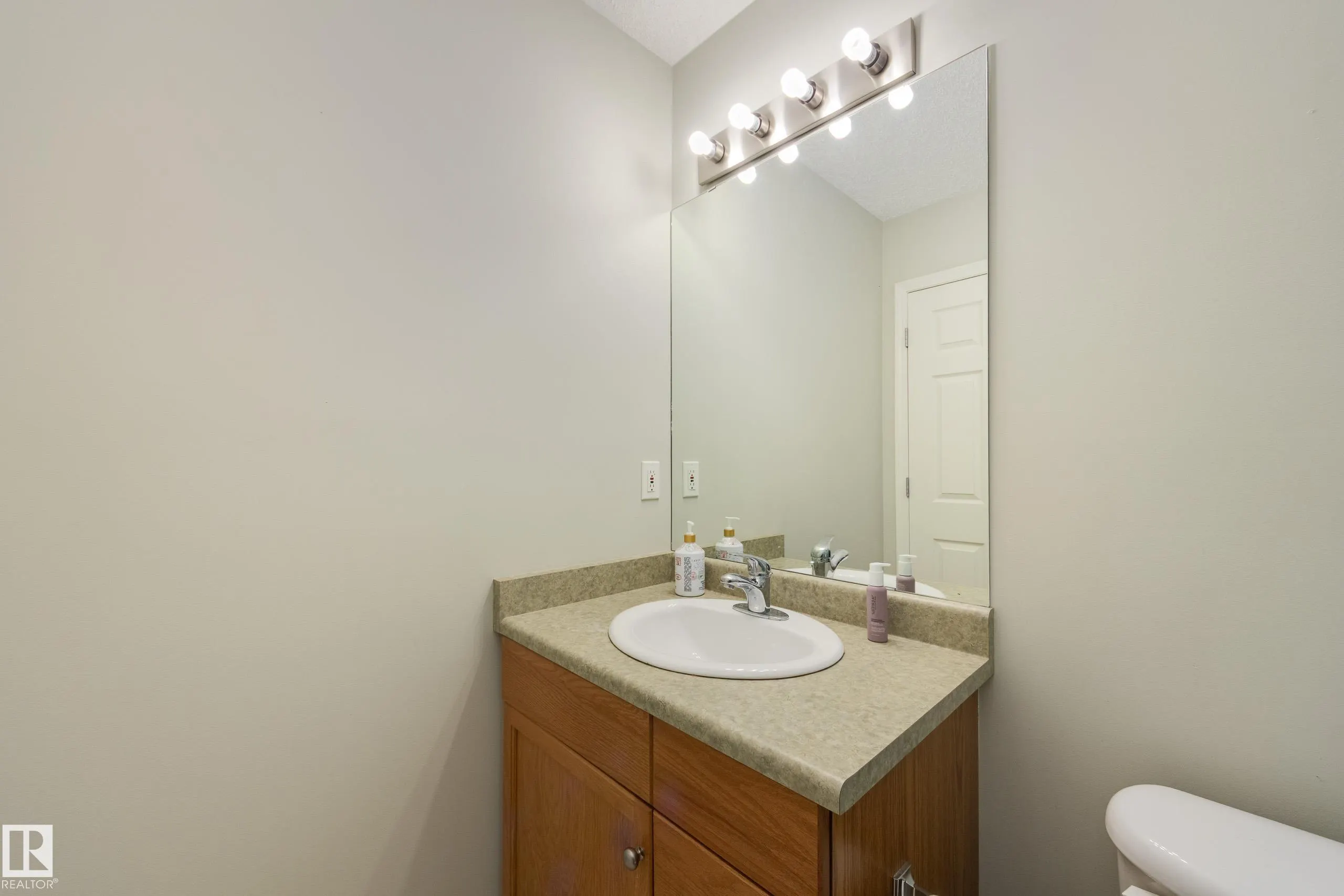 115 CHESTERMERE Drive