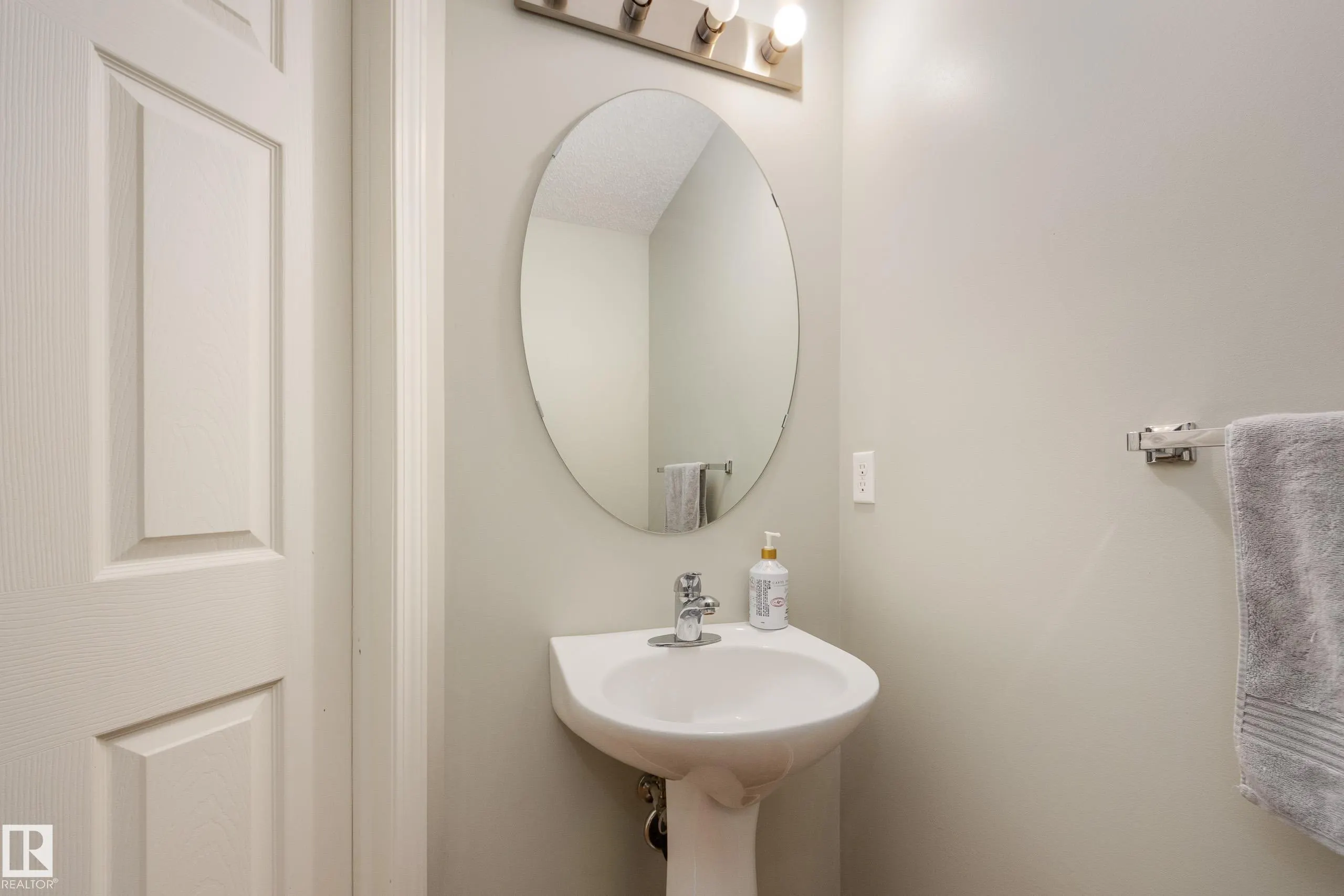 115 CHESTERMERE Drive