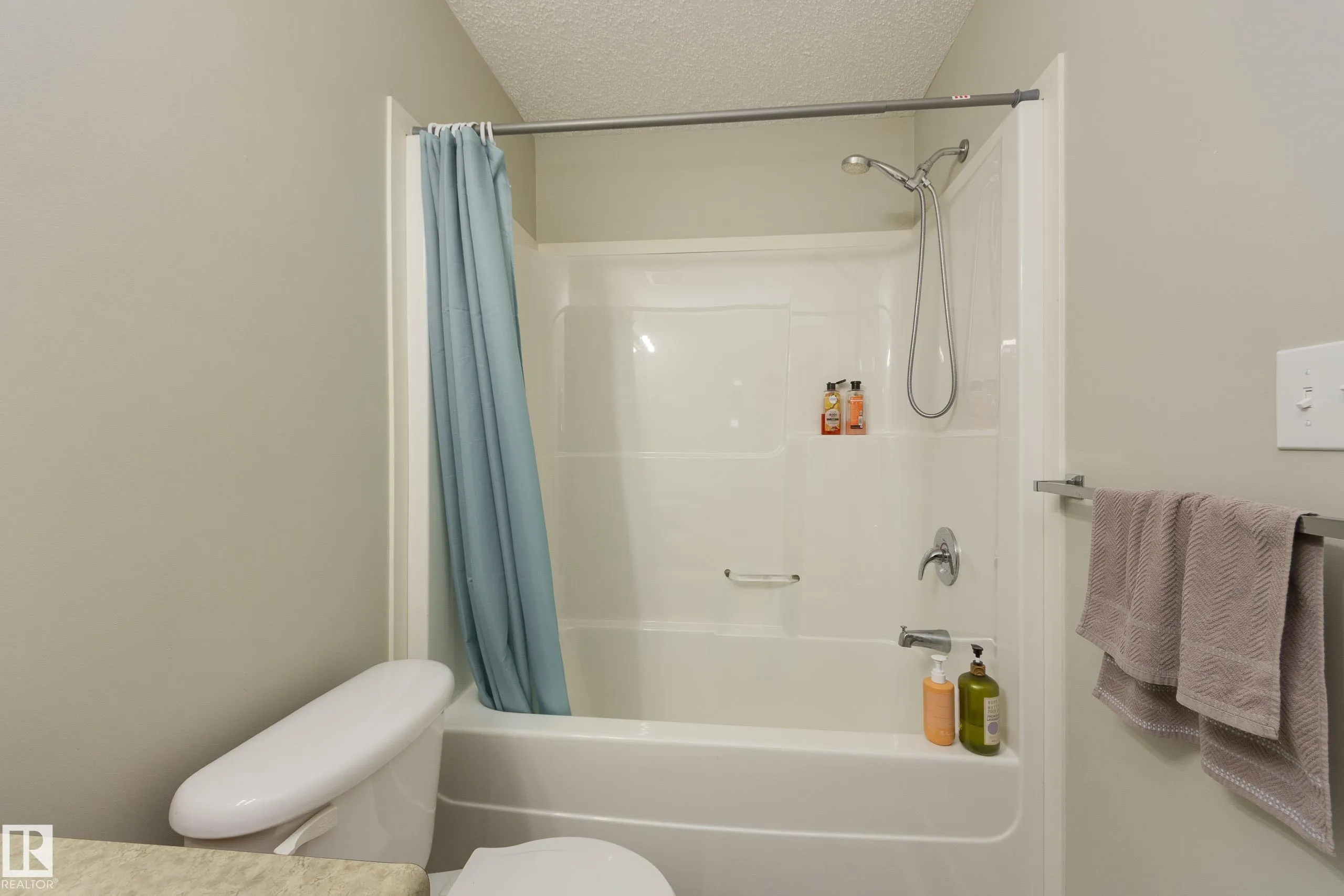 115 CHESTERMERE Drive