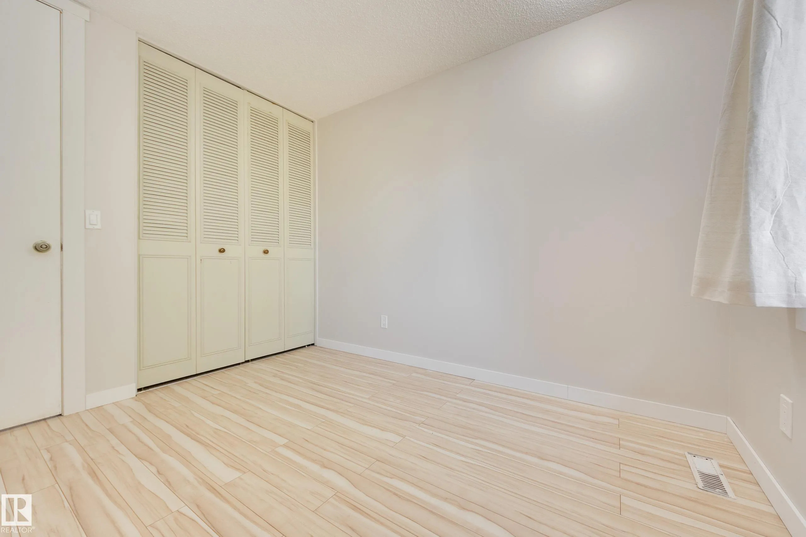 94 LACOMBE Point(e)
