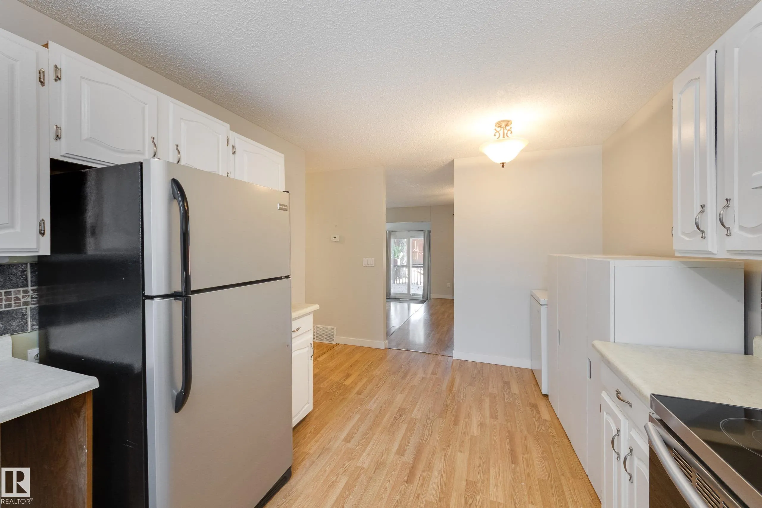 94 LACOMBE Point(e)