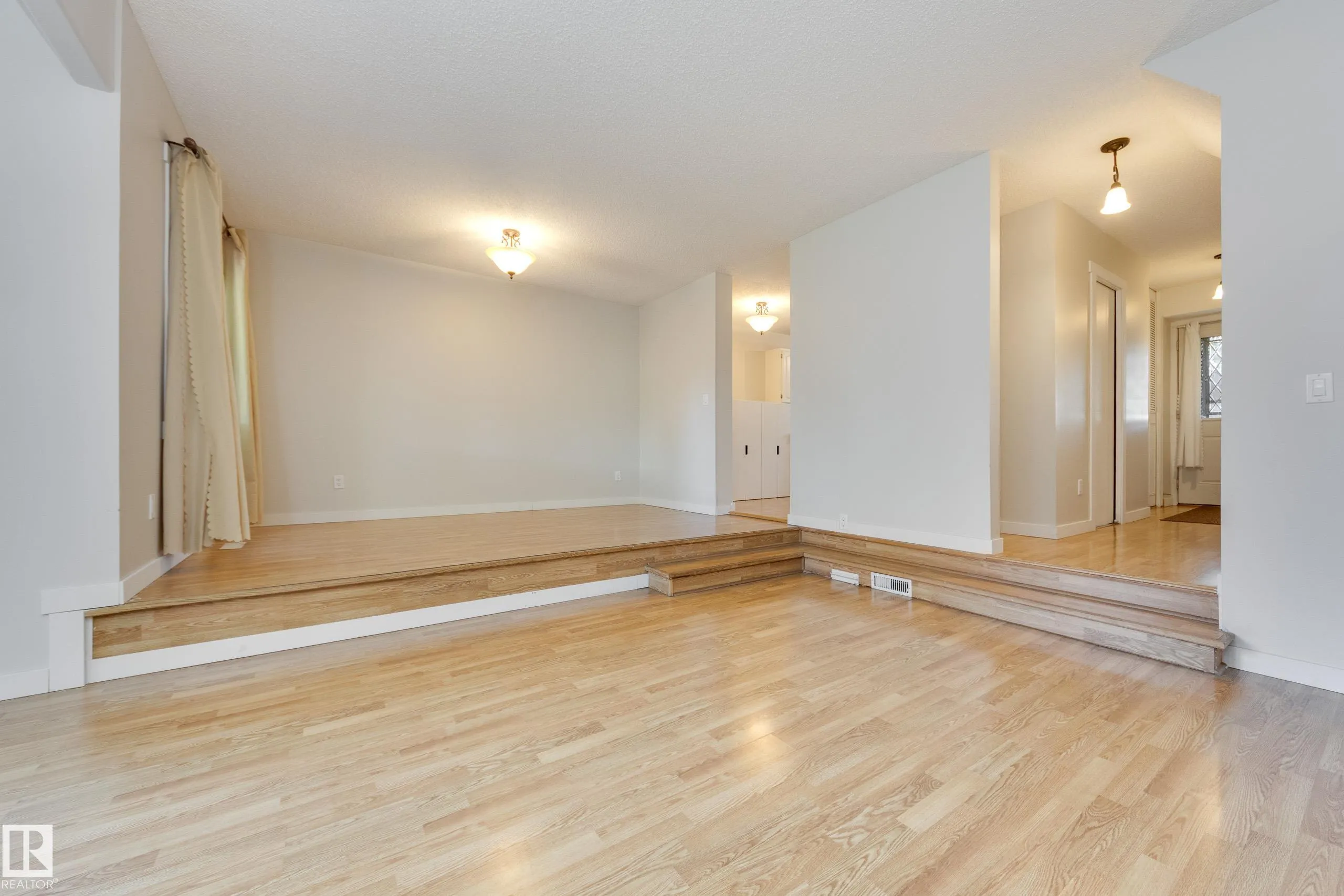 94 LACOMBE Point(e)