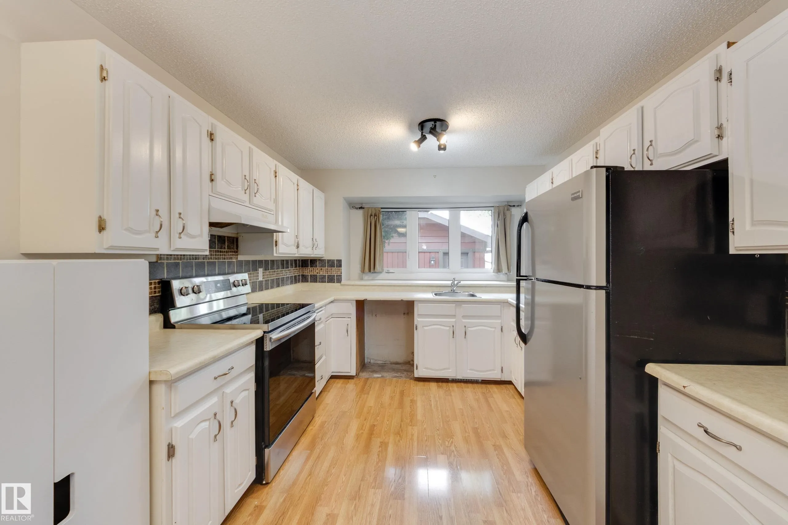 94 LACOMBE Point(e)