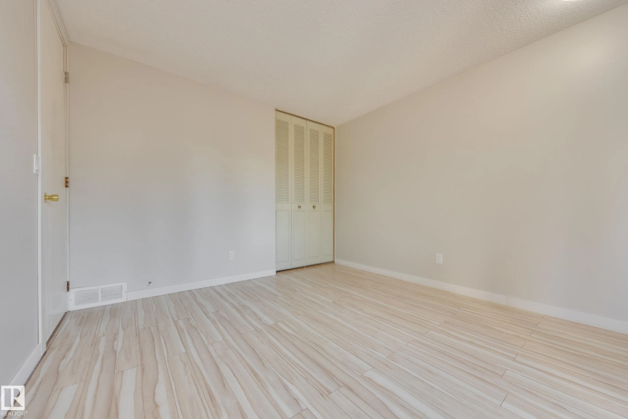 94 LACOMBE Point(e)