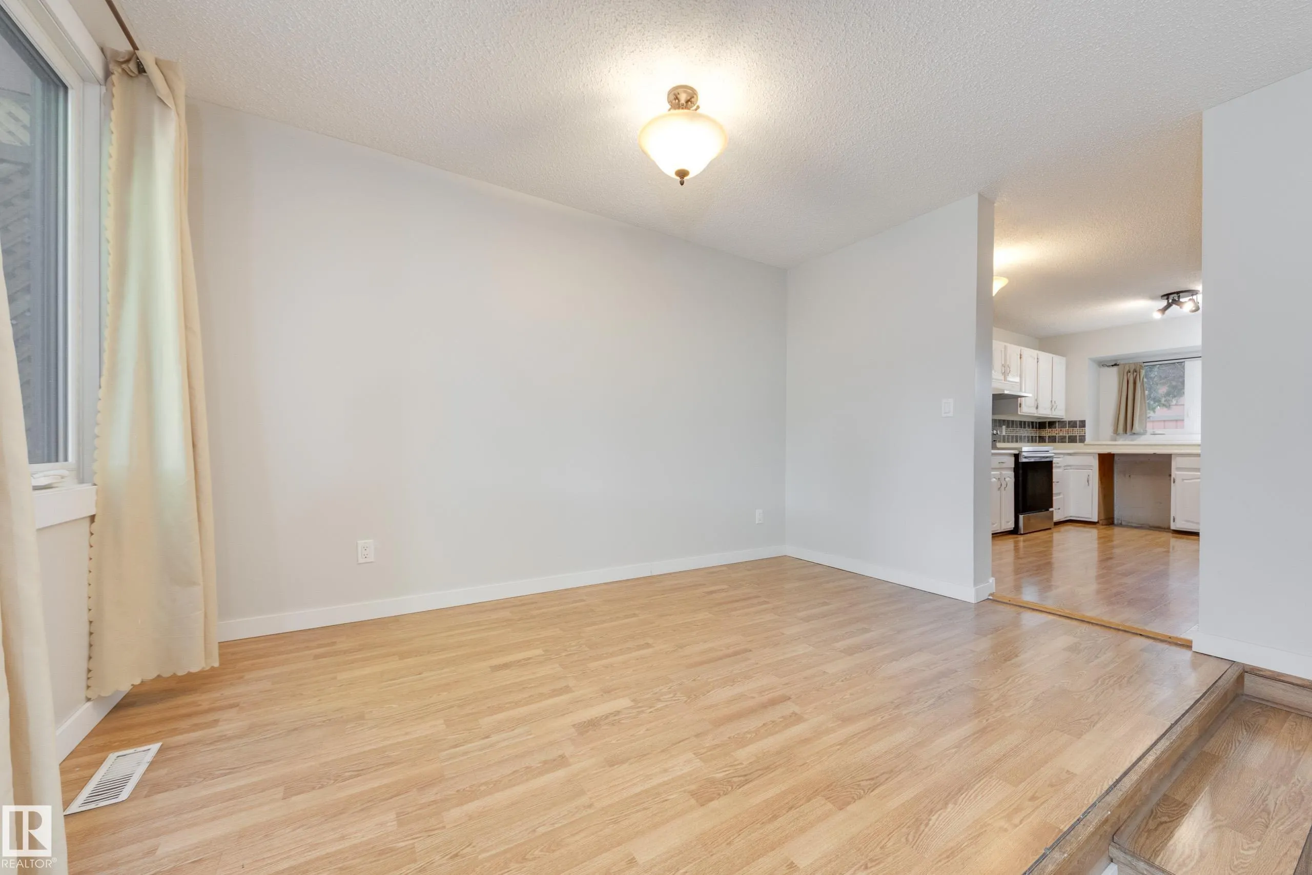 94 LACOMBE Point(e)