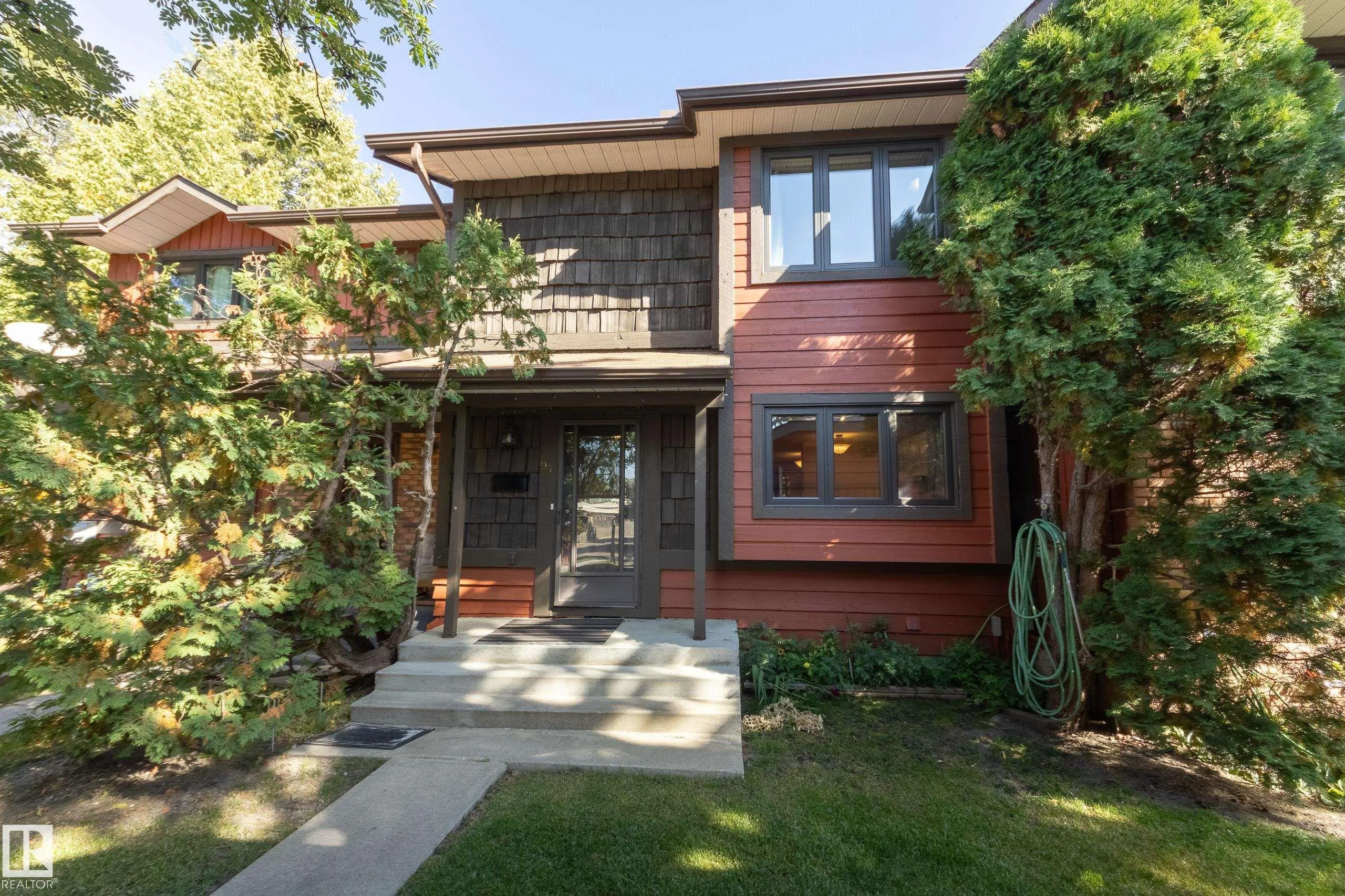 94 LACOMBE Point(e)