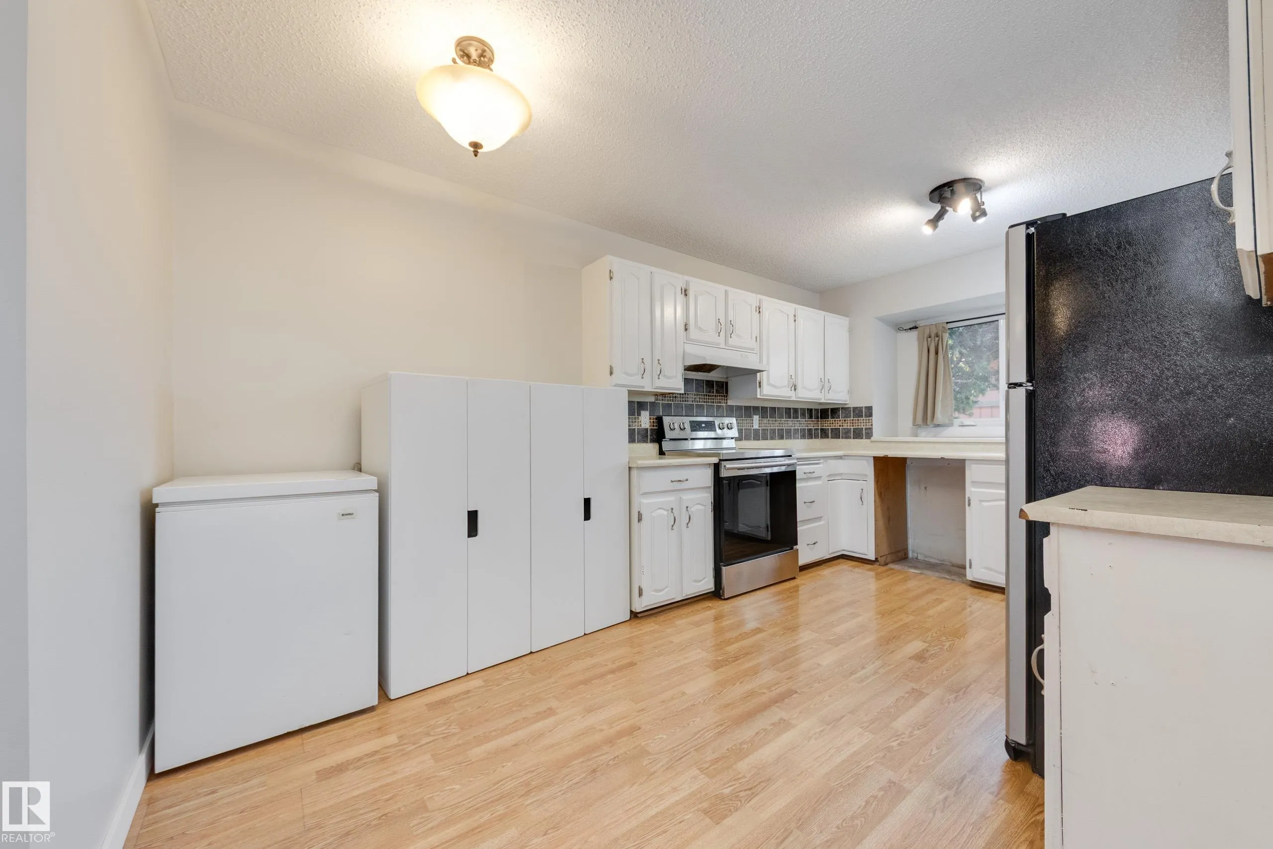 94 LACOMBE Point(e)