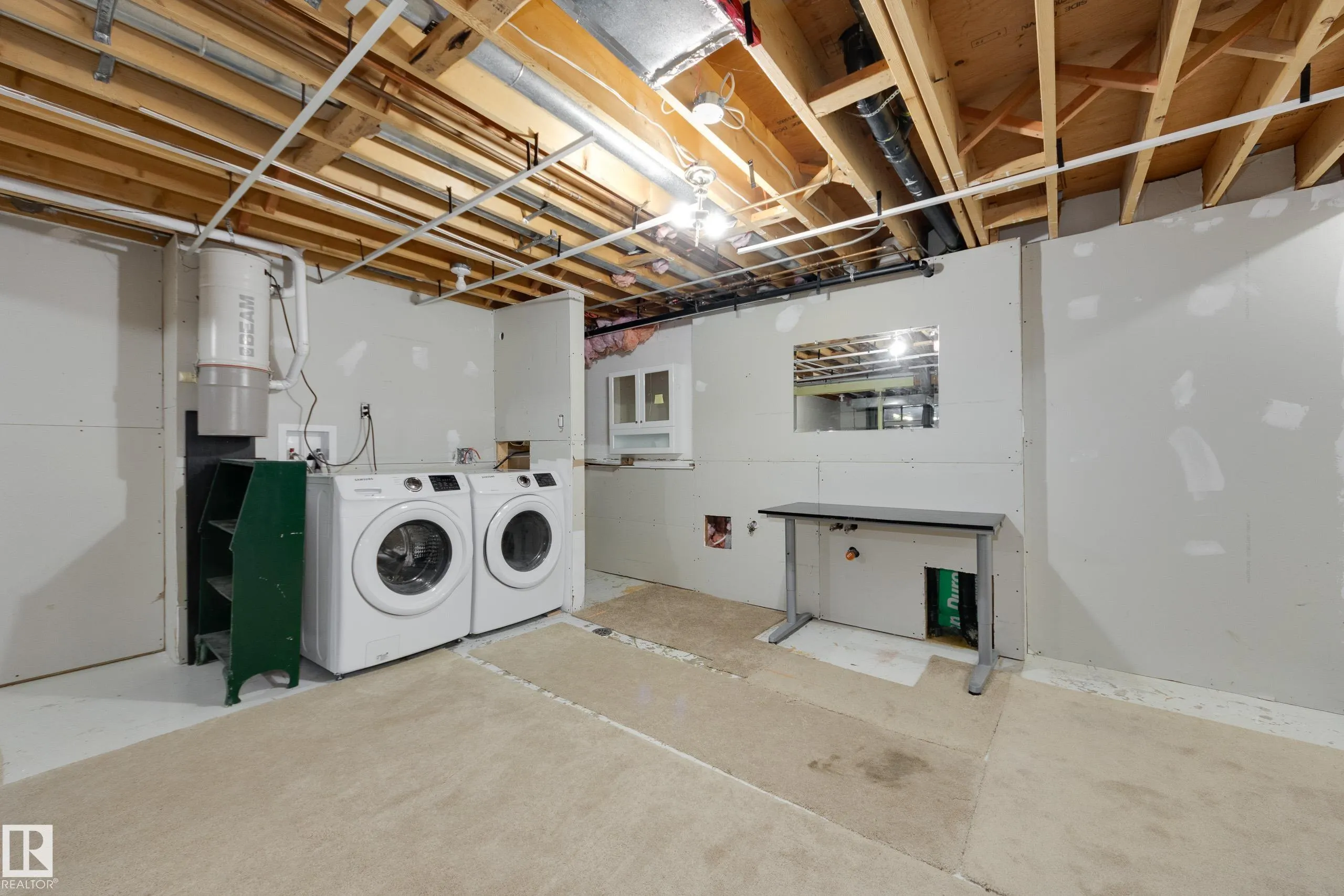 94 LACOMBE Point(e)