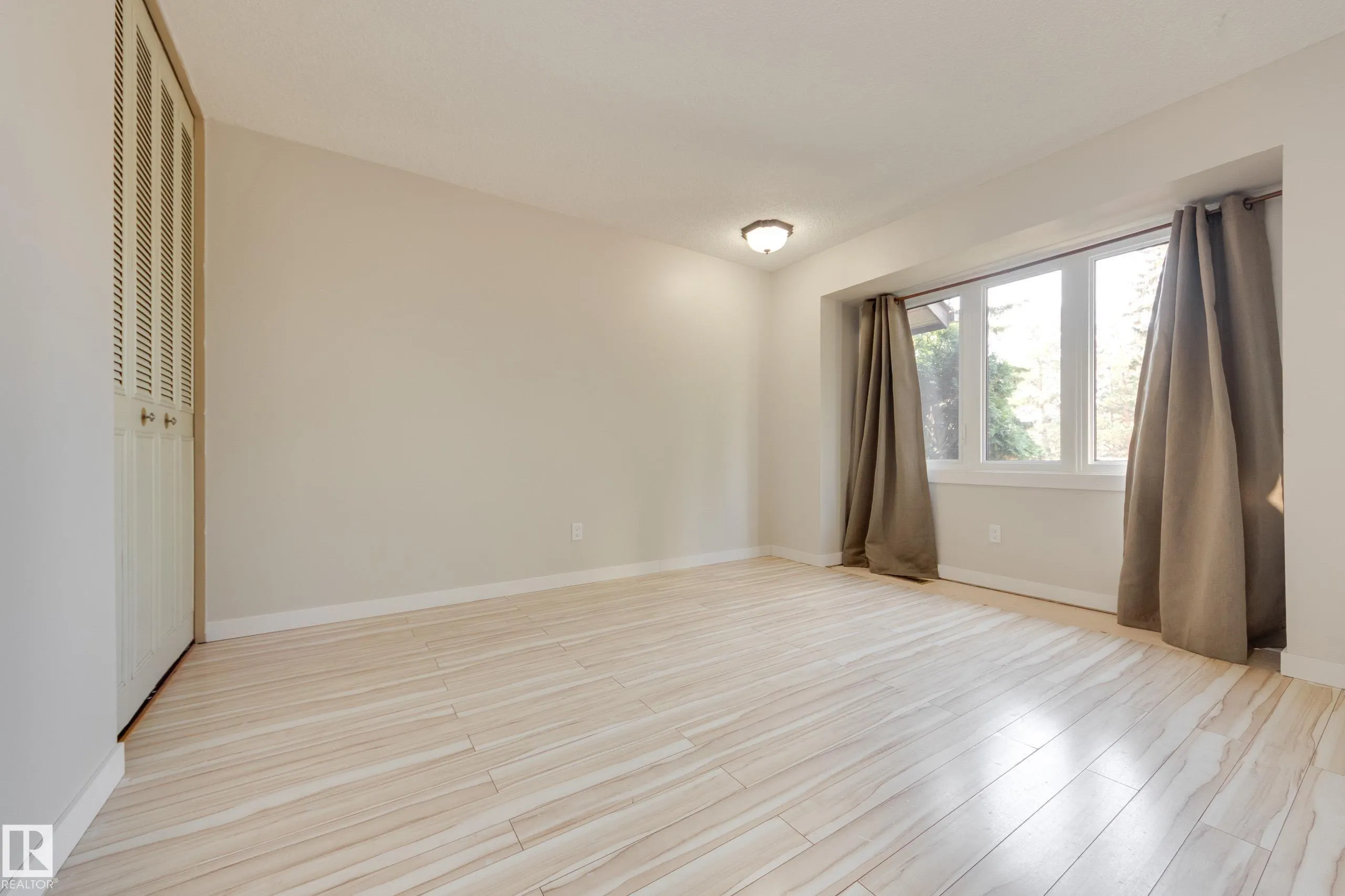 94 LACOMBE Point(e)