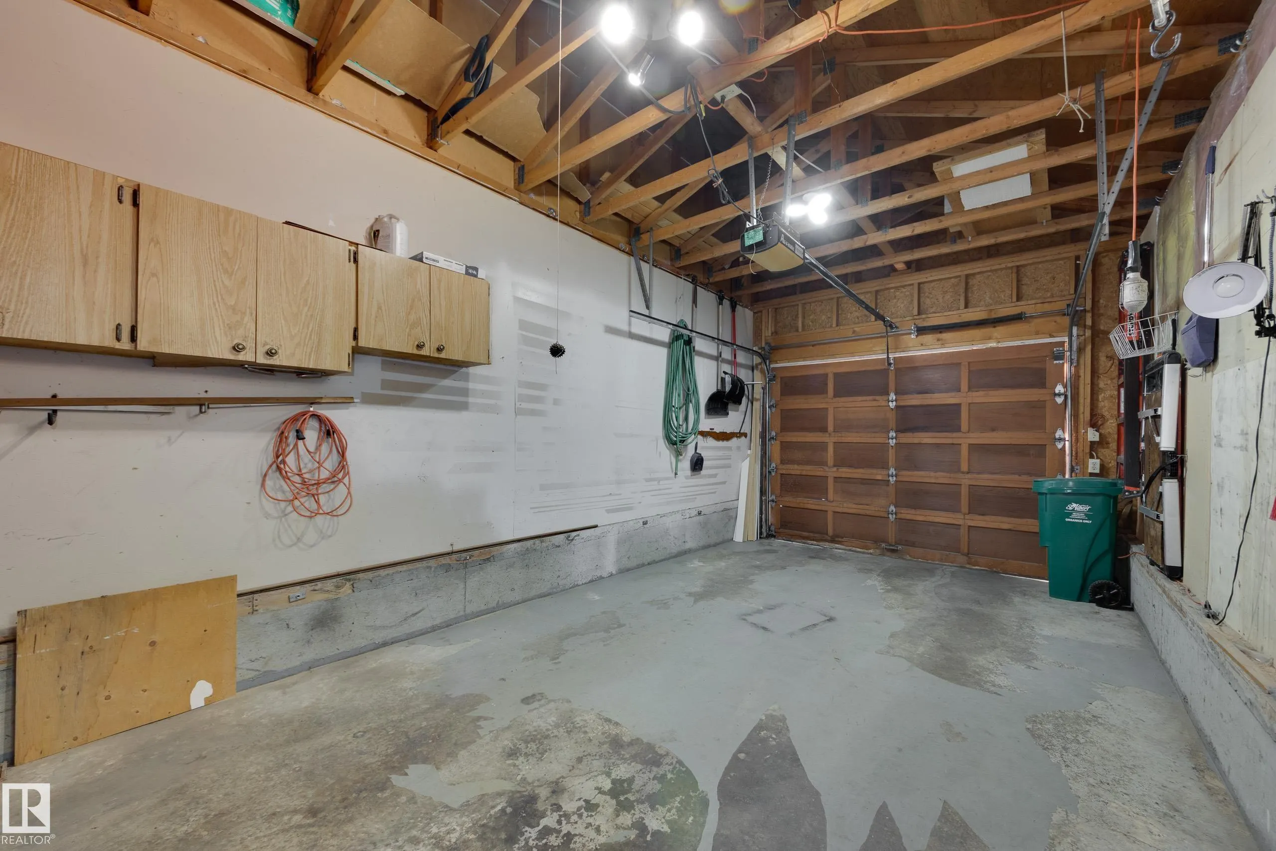 94 LACOMBE Point(e)