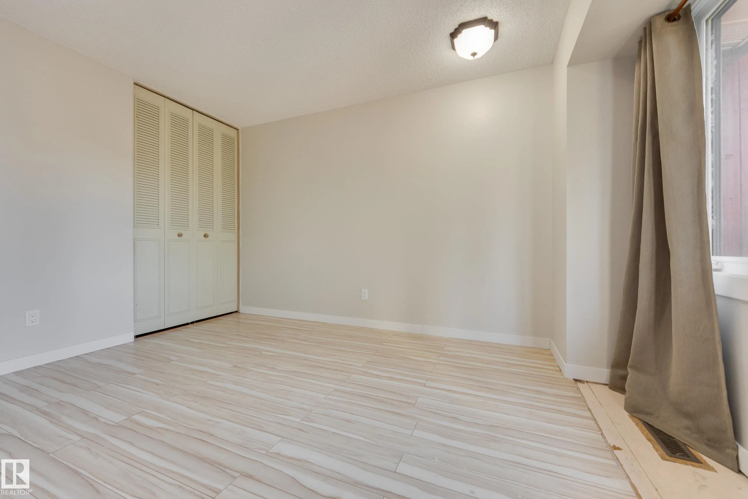 94 LACOMBE Point(e)