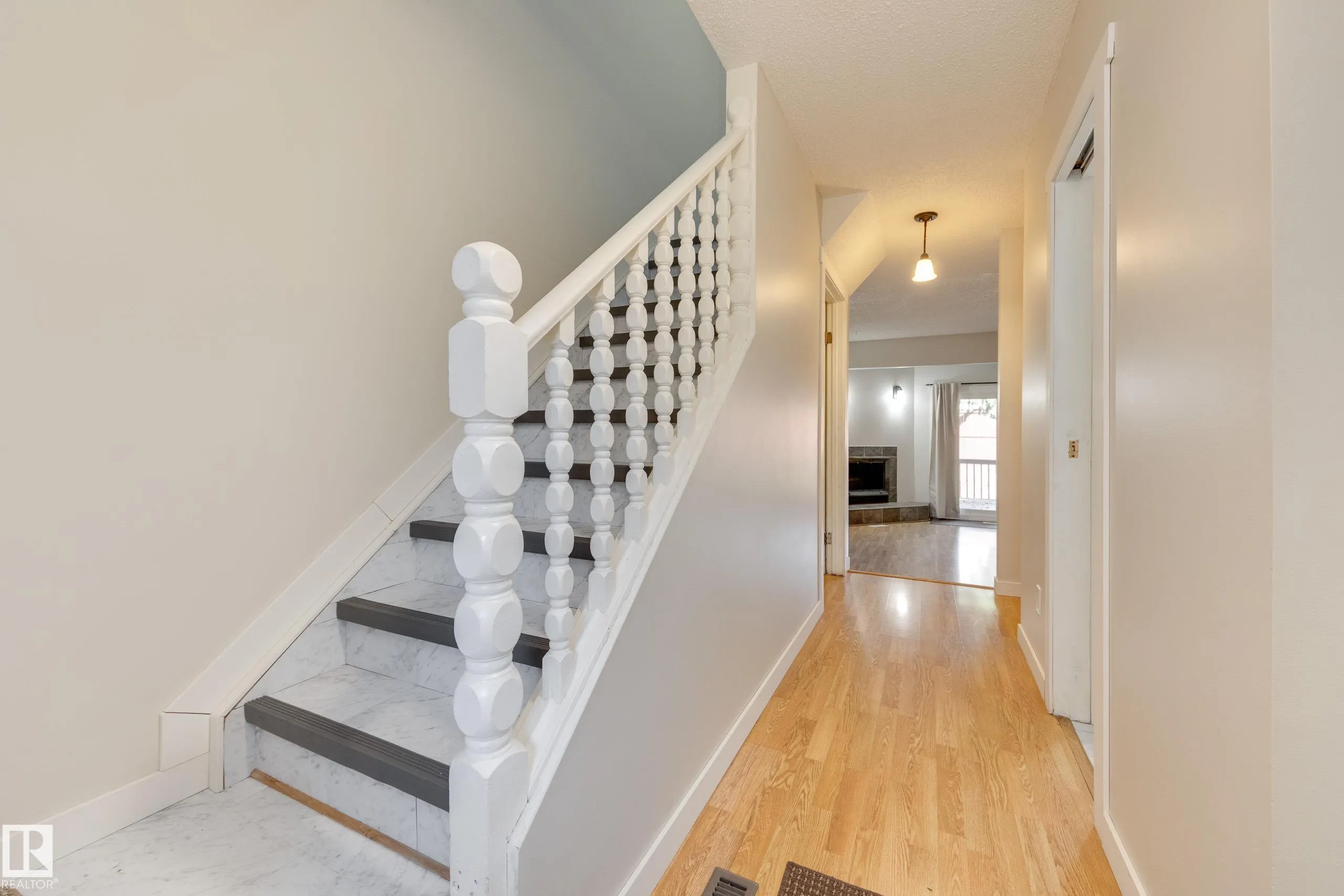 94 LACOMBE Point(e)