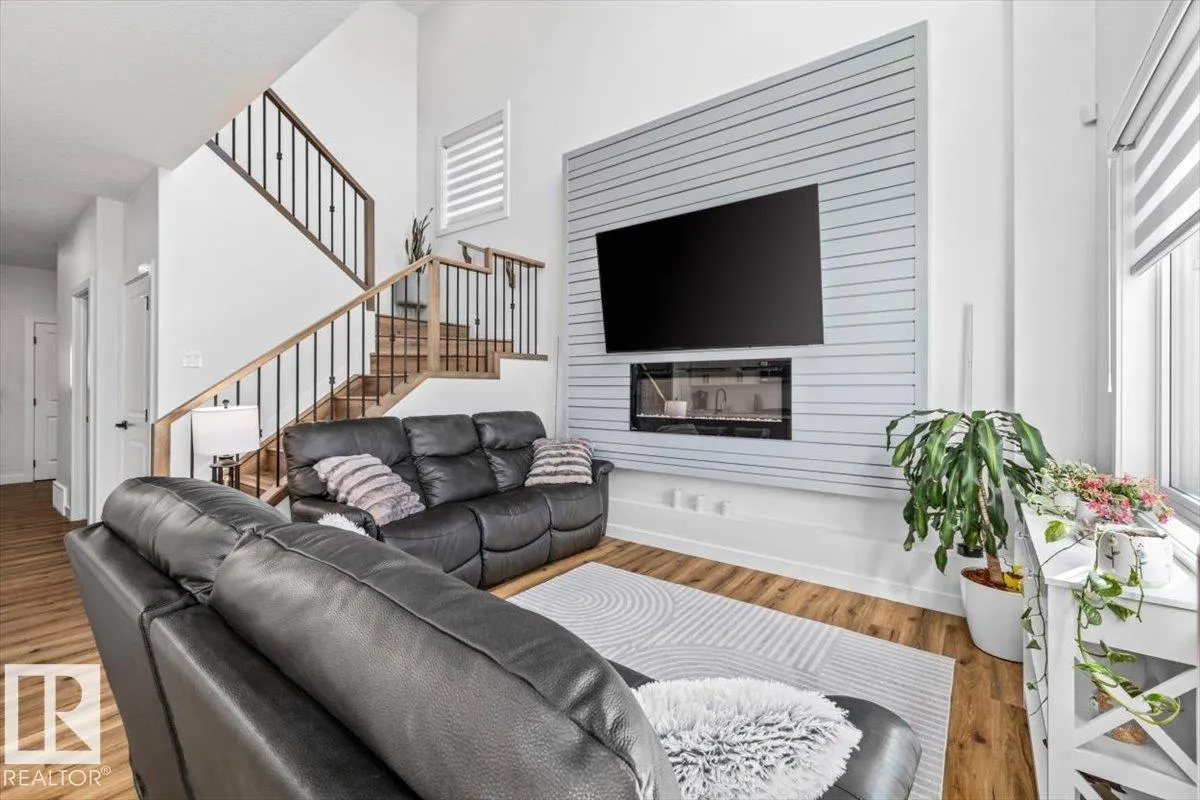 287 SAVOY Crescent