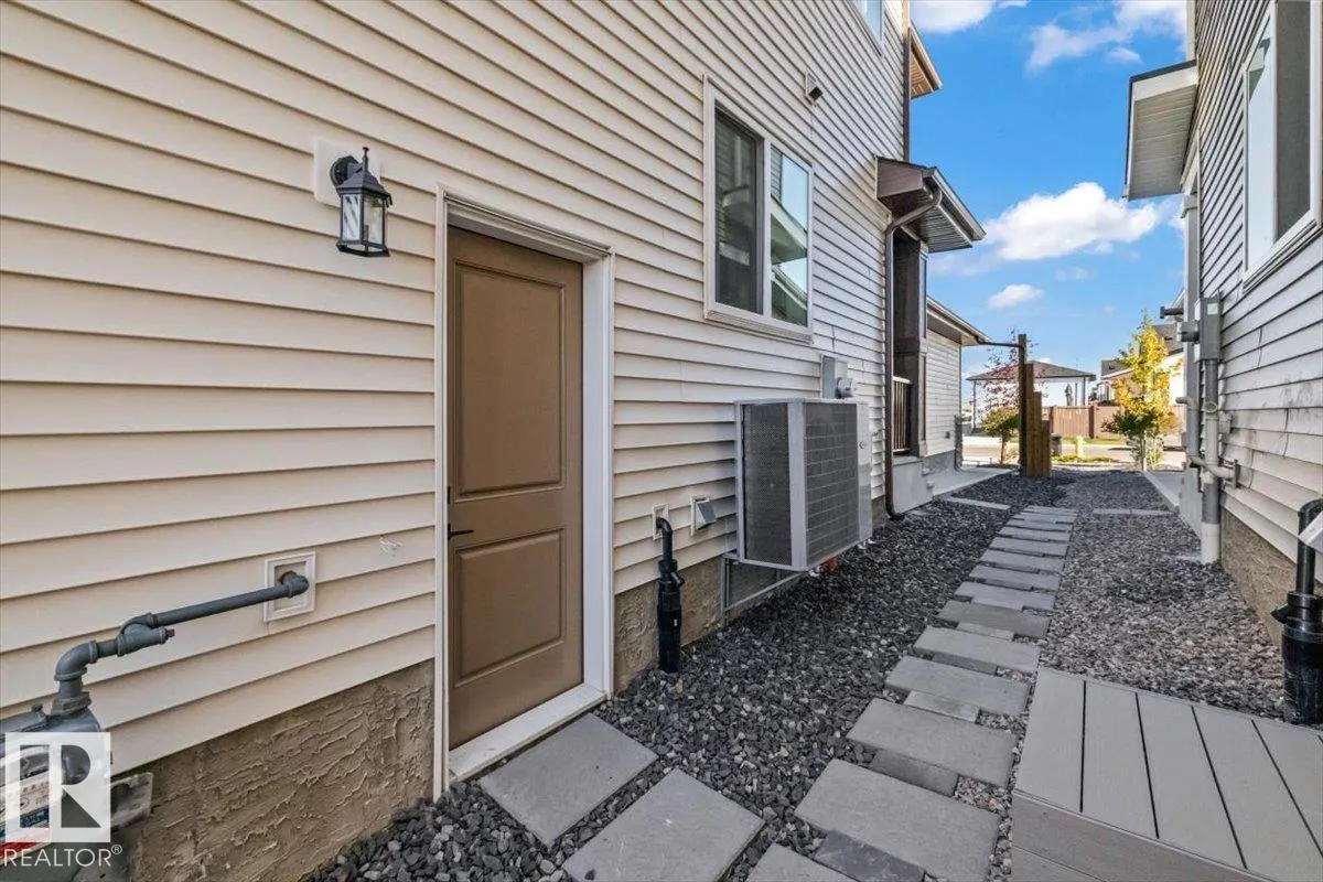 287 SAVOY Crescent