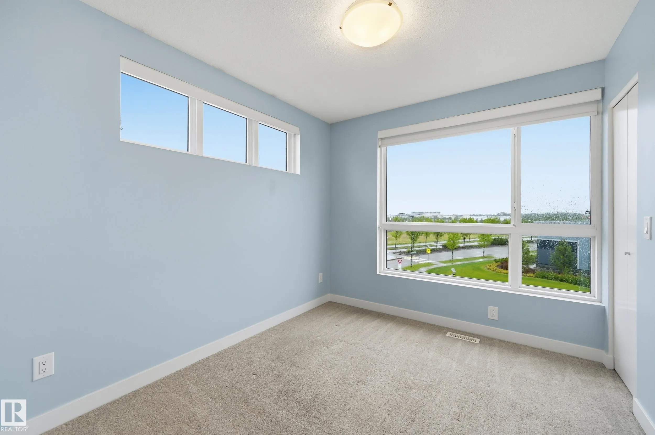 100 JENSEN LAKES Boulevard
