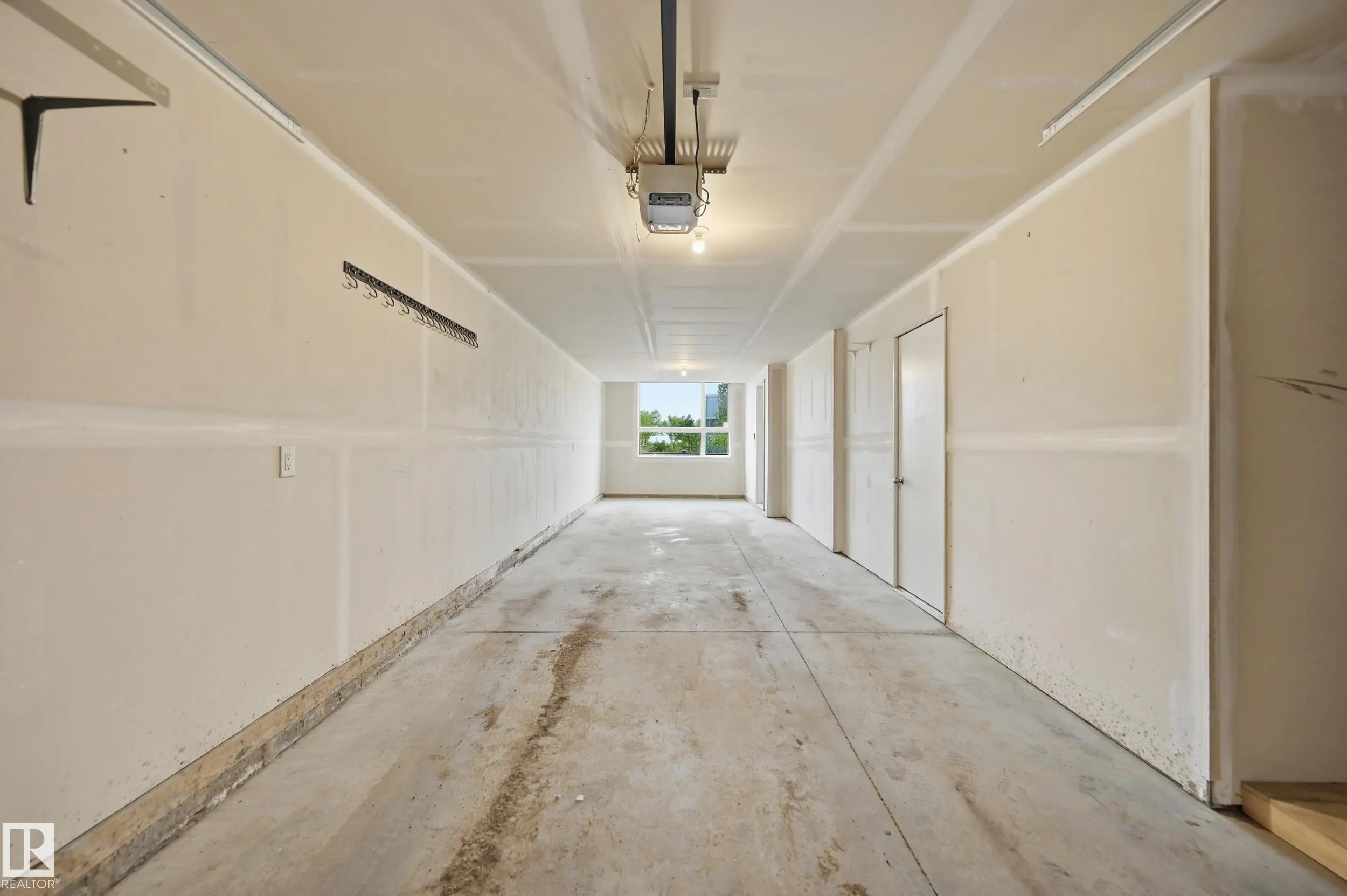 100 JENSEN LAKES Boulevard