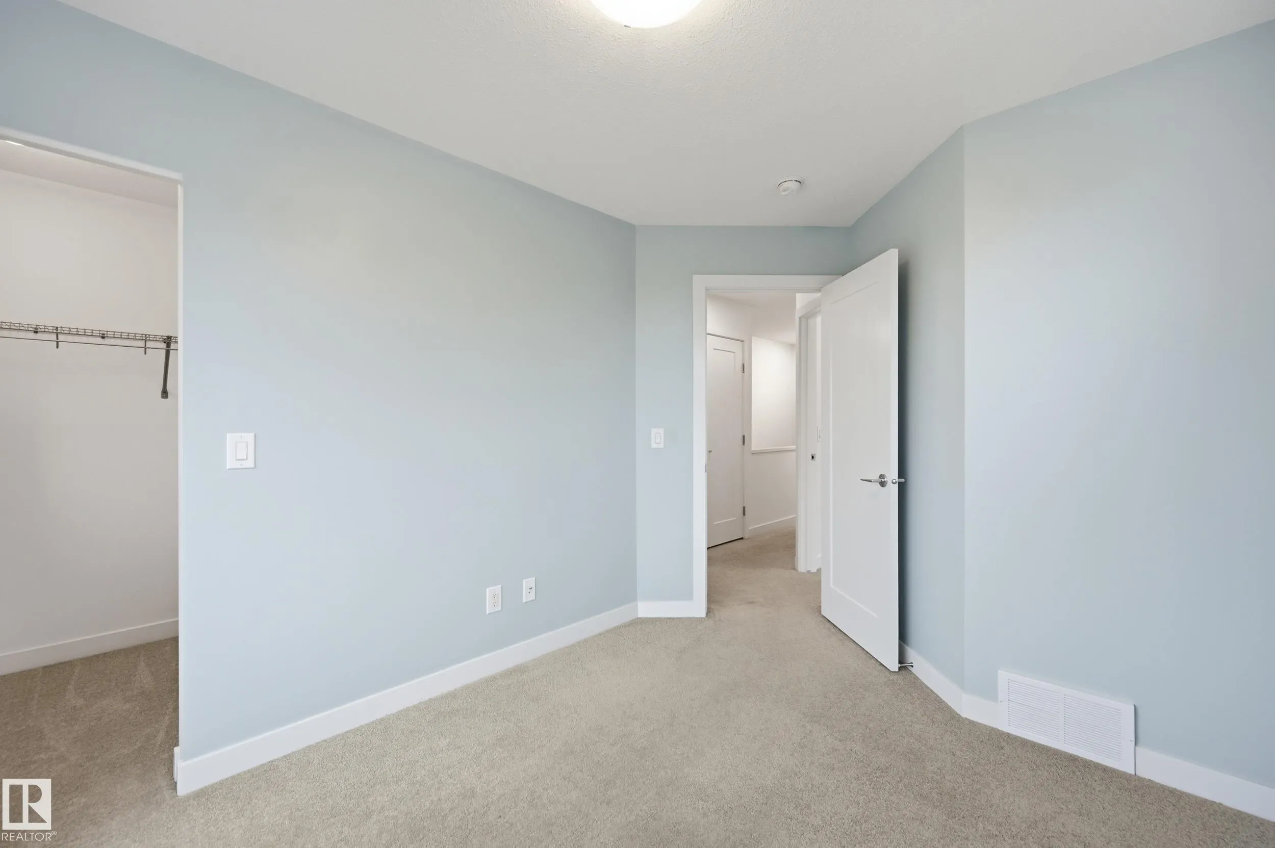 100 JENSEN LAKES Boulevard