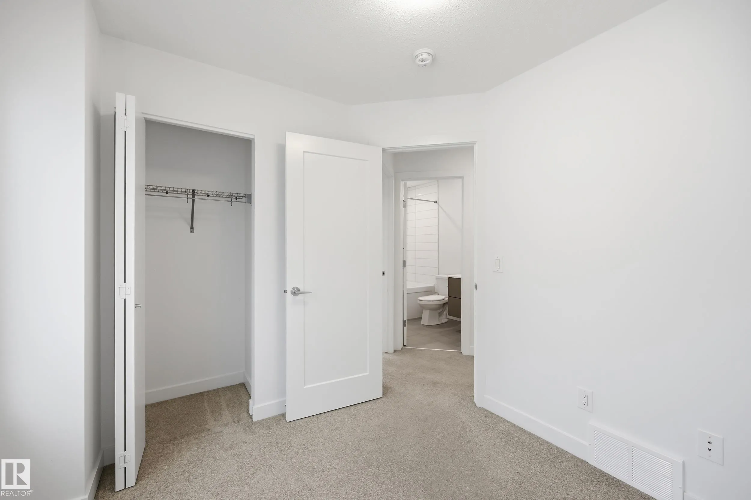 100 JENSEN LAKES Boulevard