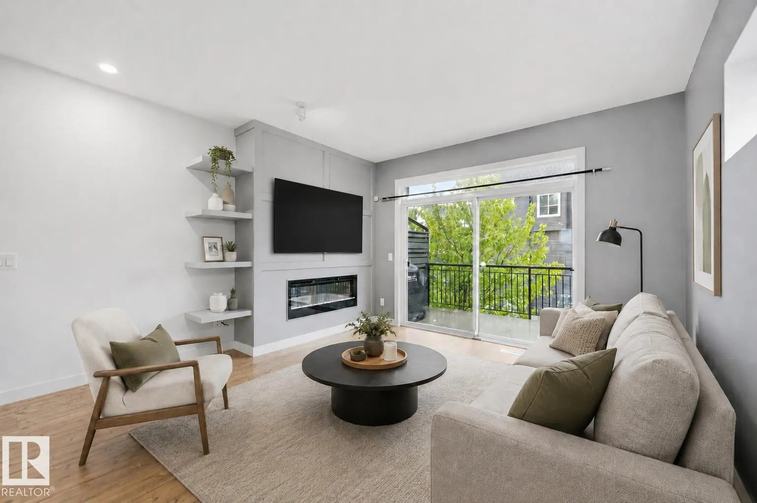 100 JENSEN LAKES Boulevard