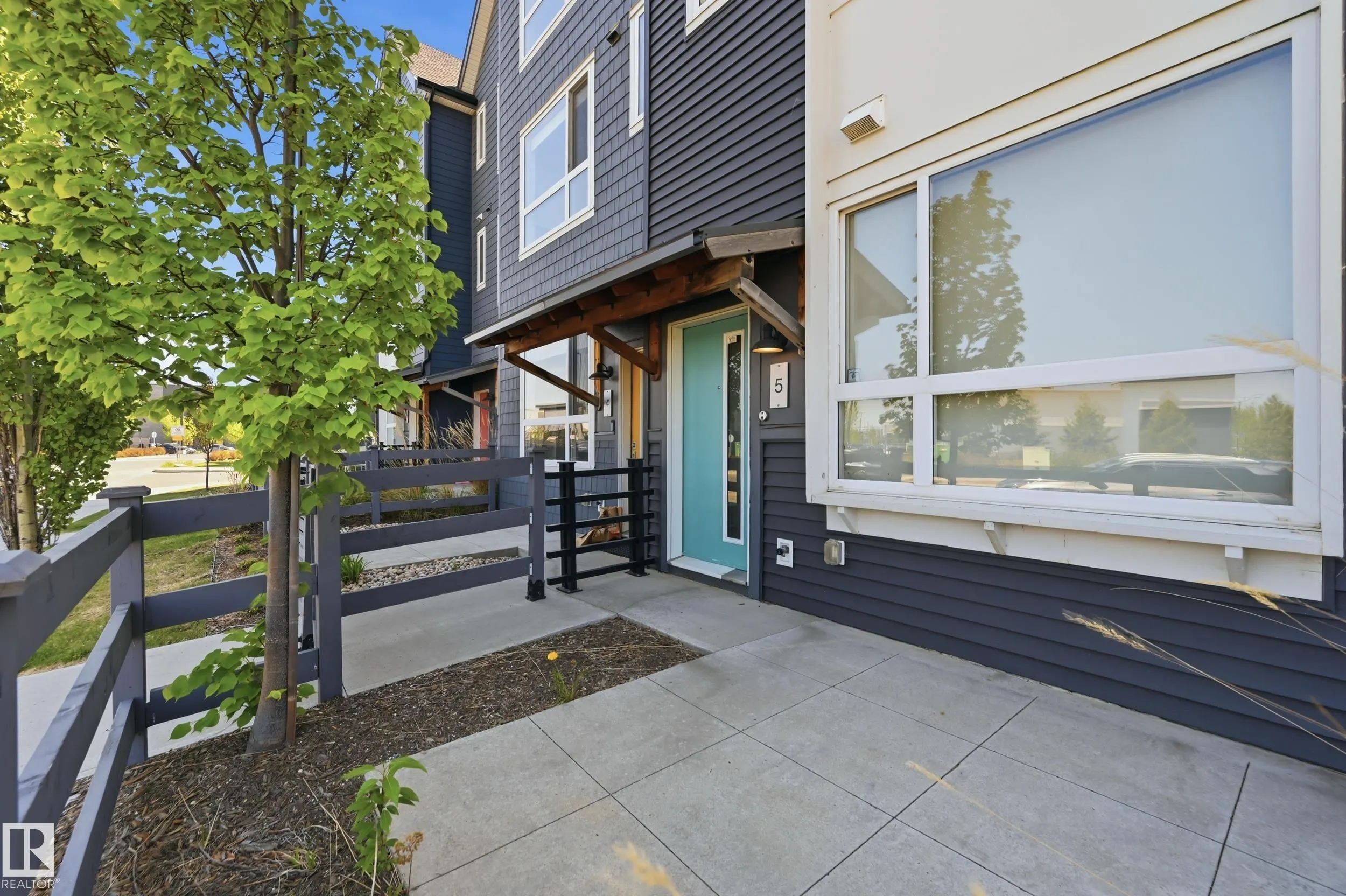 100 JENSEN LAKES Boulevard