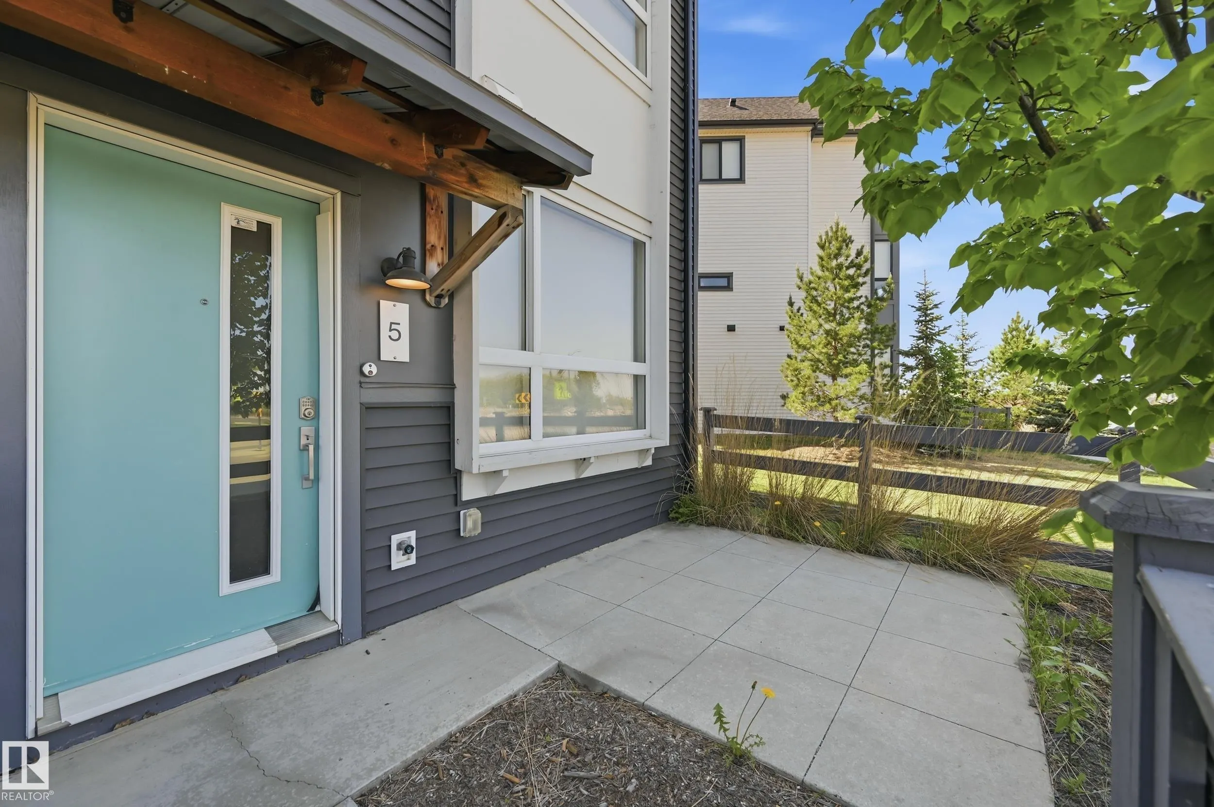 100 JENSEN LAKES Boulevard