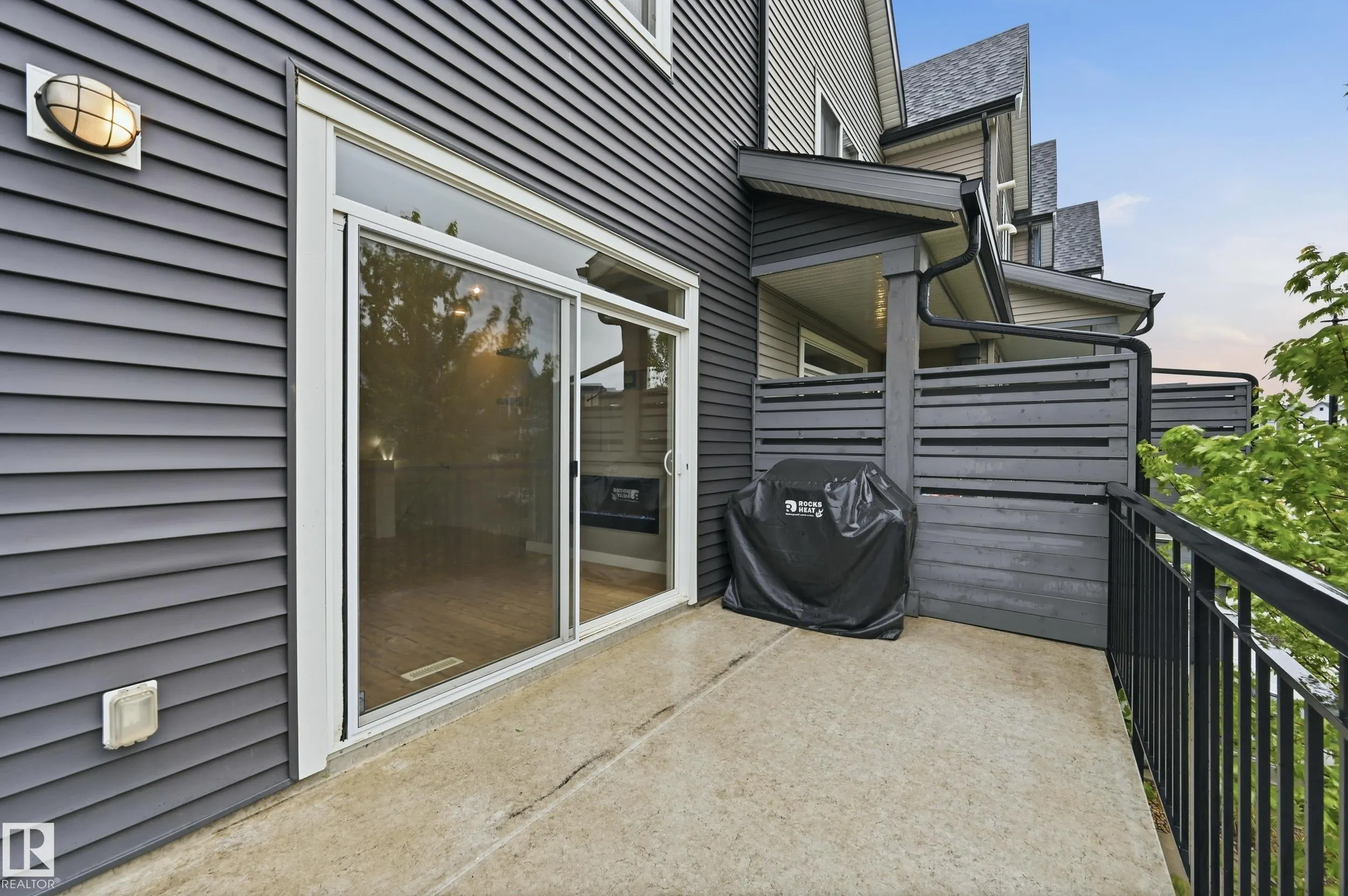 100 JENSEN LAKES Boulevard