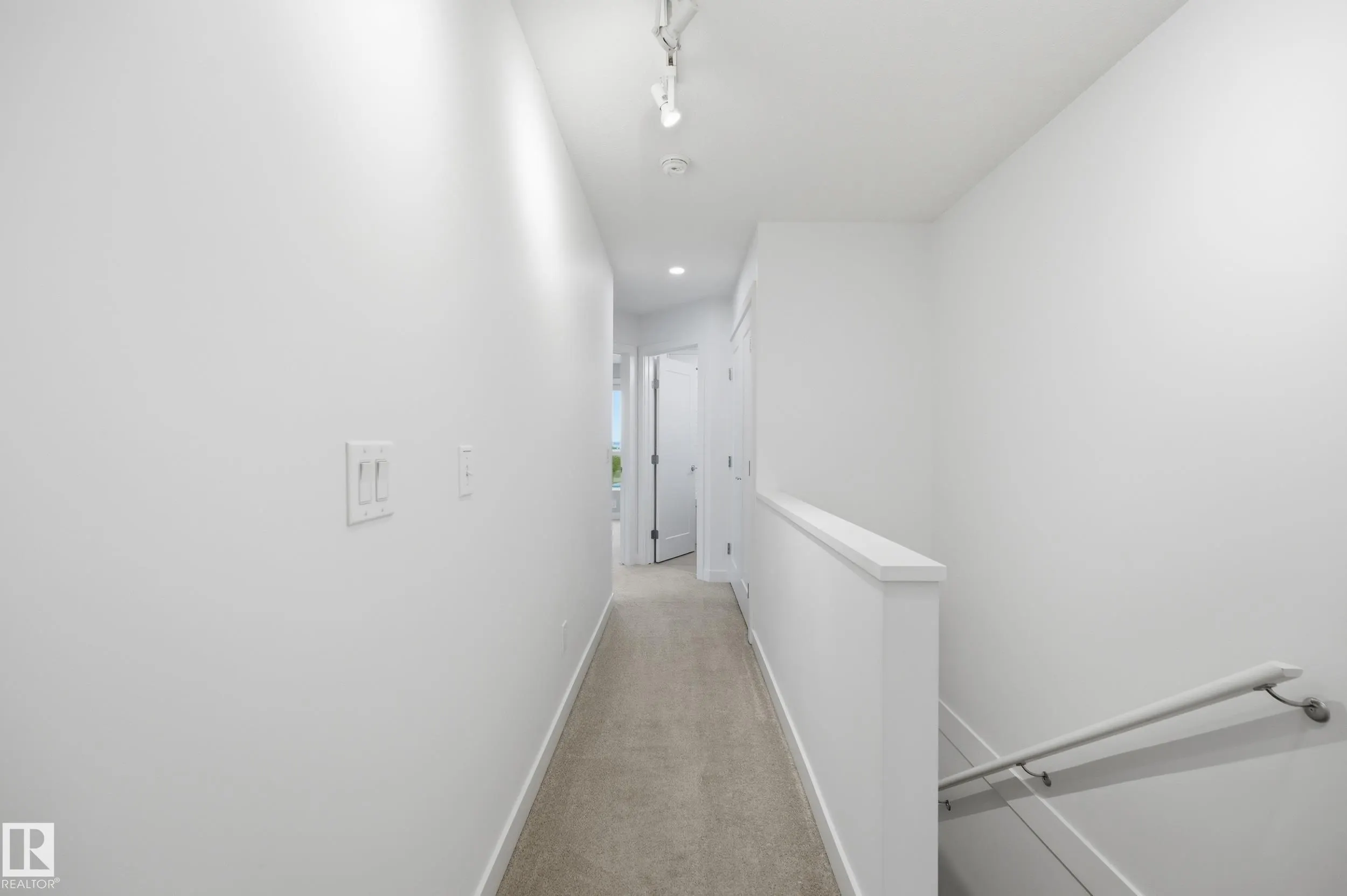100 JENSEN LAKES Boulevard
