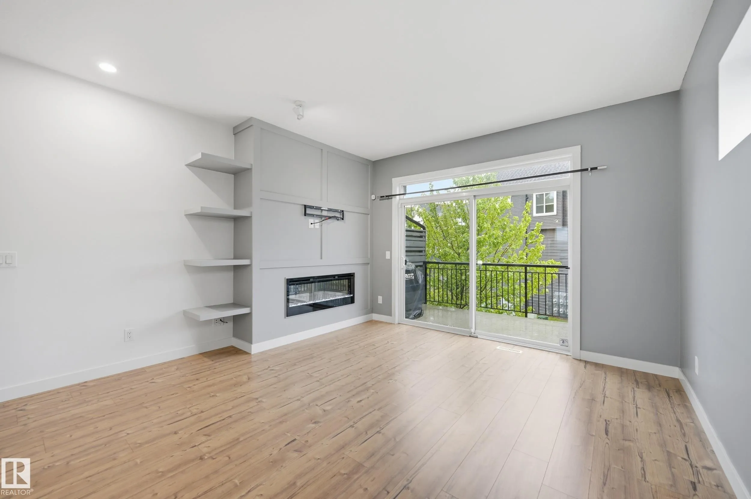 100 JENSEN LAKES Boulevard