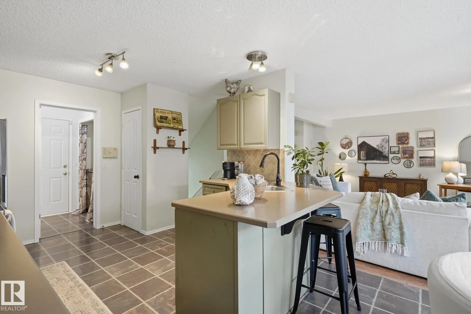71 NEWMARKET Way
