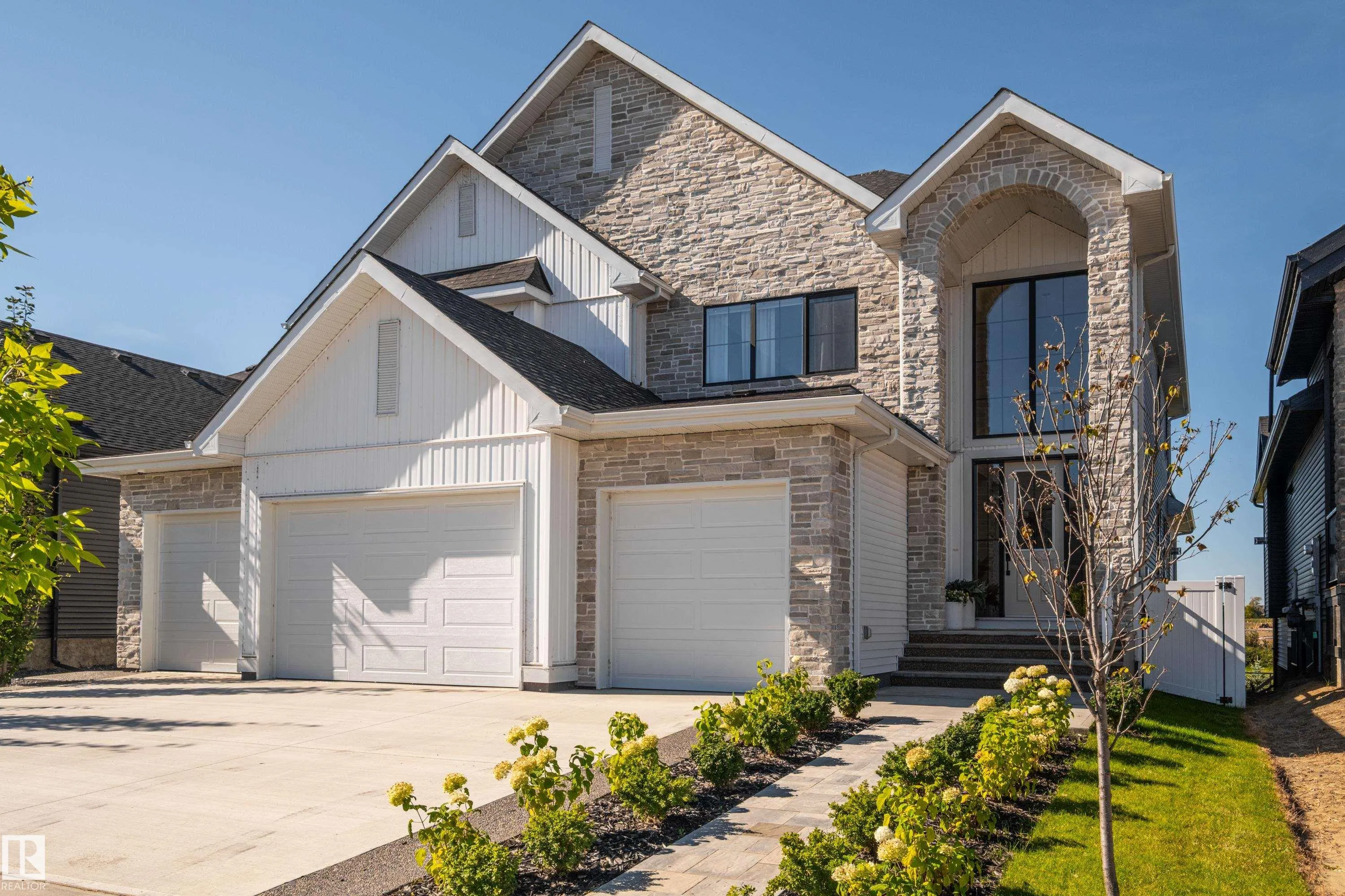 211 DEER PARK Boulevard